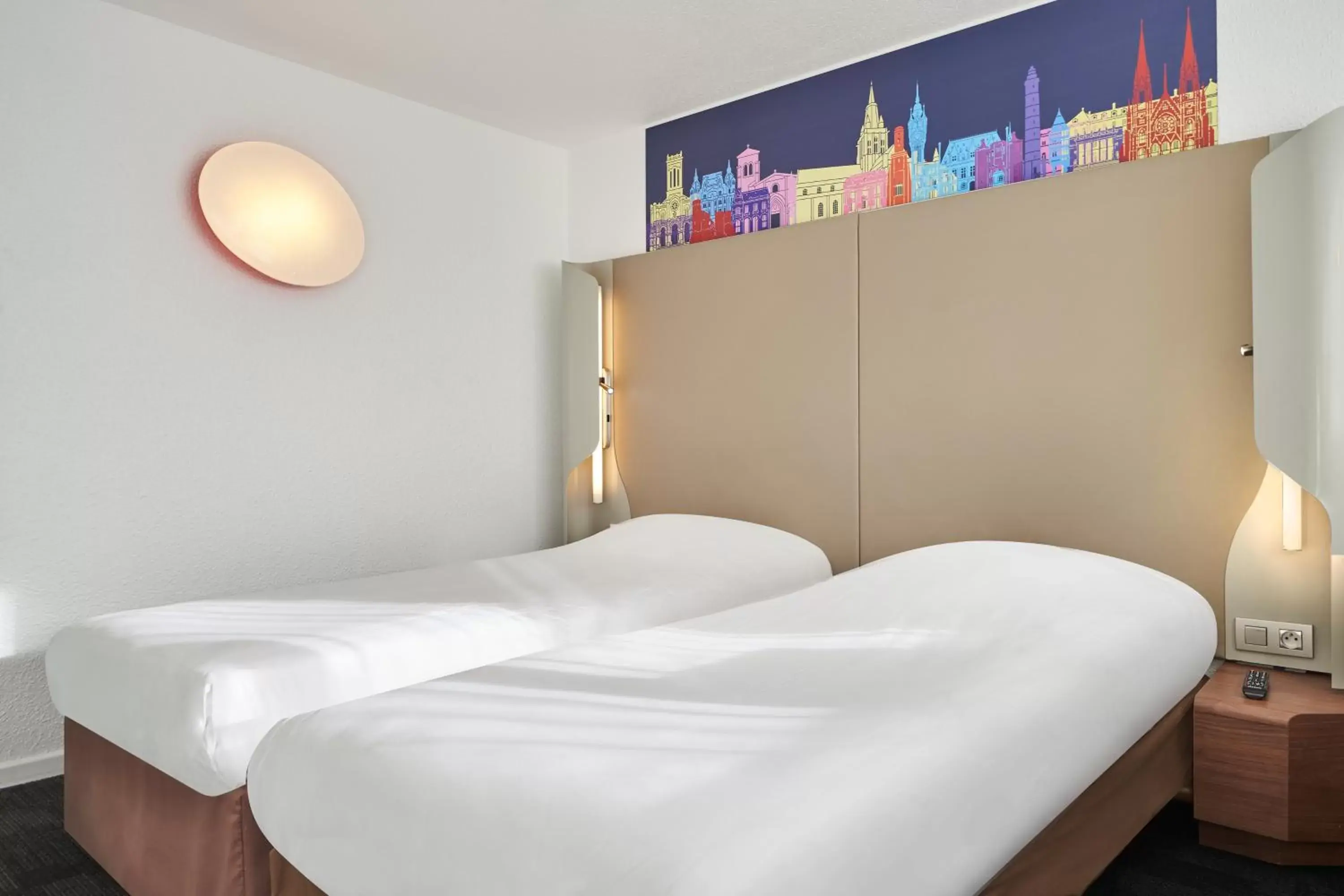 Bedroom, Bed in Kyriad Brie-Comte-Robert Bedroom, Bed in Kyriad Brie-Comte-Robert