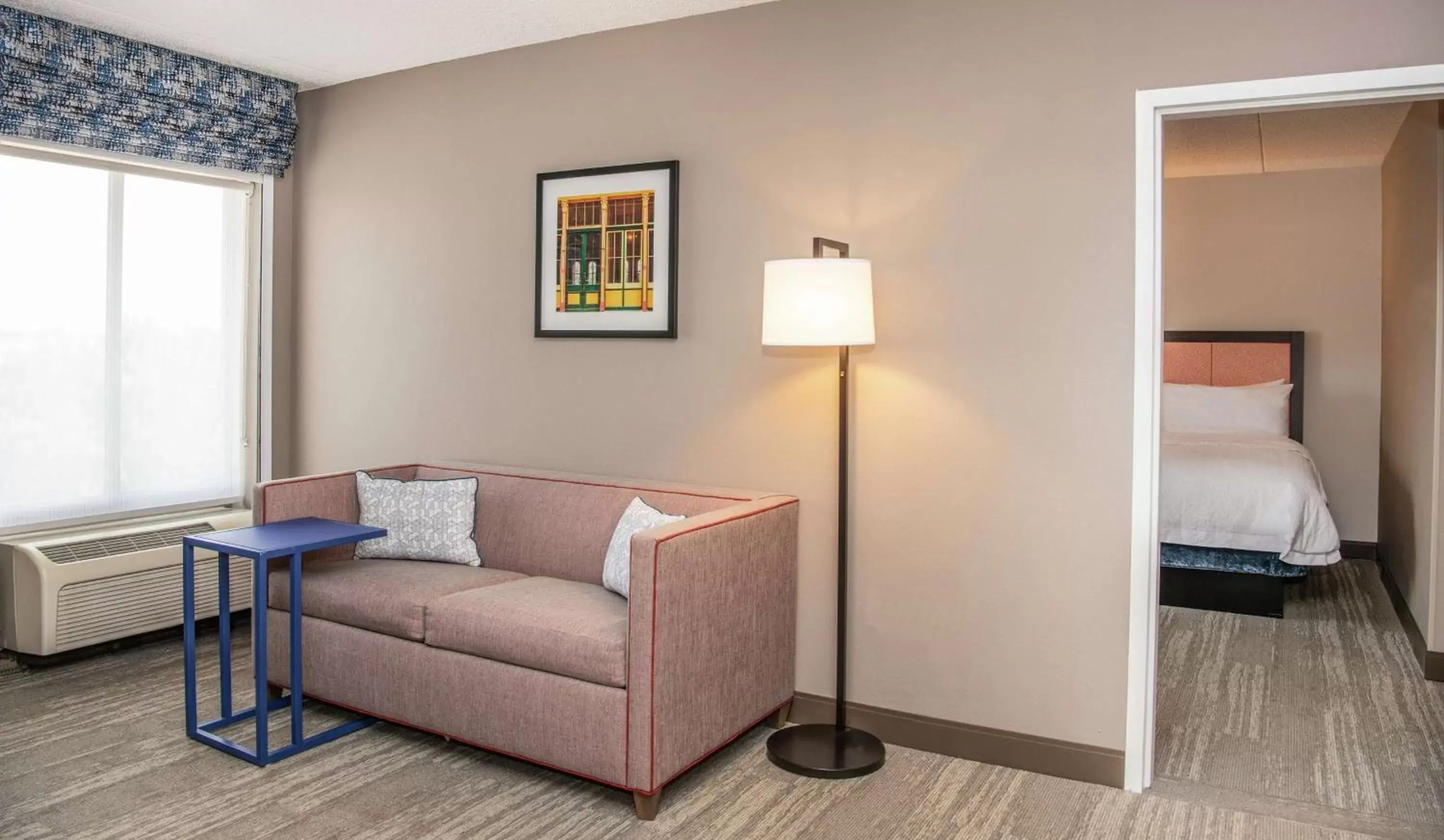 Photo of the whole room, Seating Area in Hampton Inn Cleveland-Solon