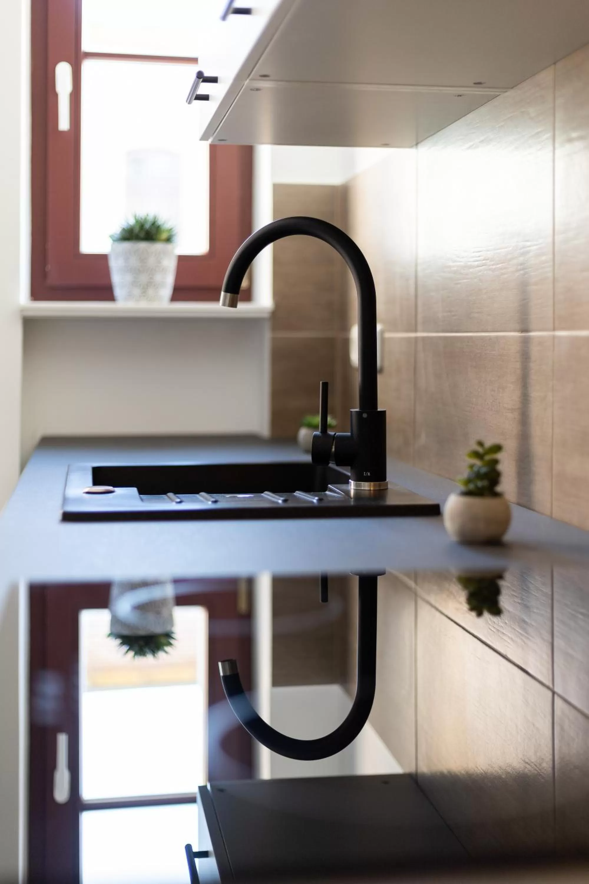 Kitchen or kitchenette in Apartments am Neuen Theater - Altstadt - Zentral - Küche - Wifi - Powered by Ko-Living