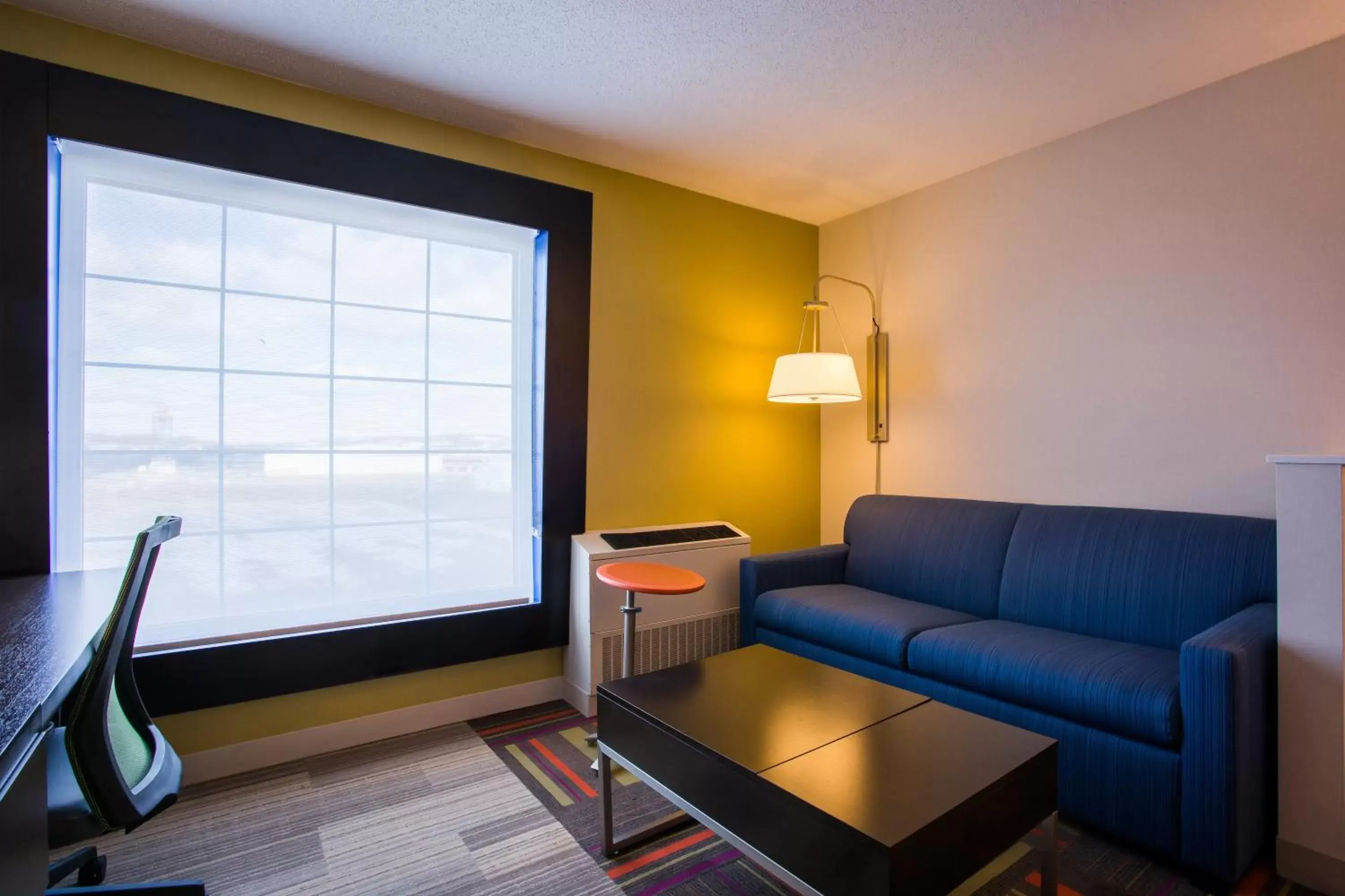 Photo of the whole room, Seating Area in Holiday Inn Express Hotel & Suites Reading, an IHG Hotel