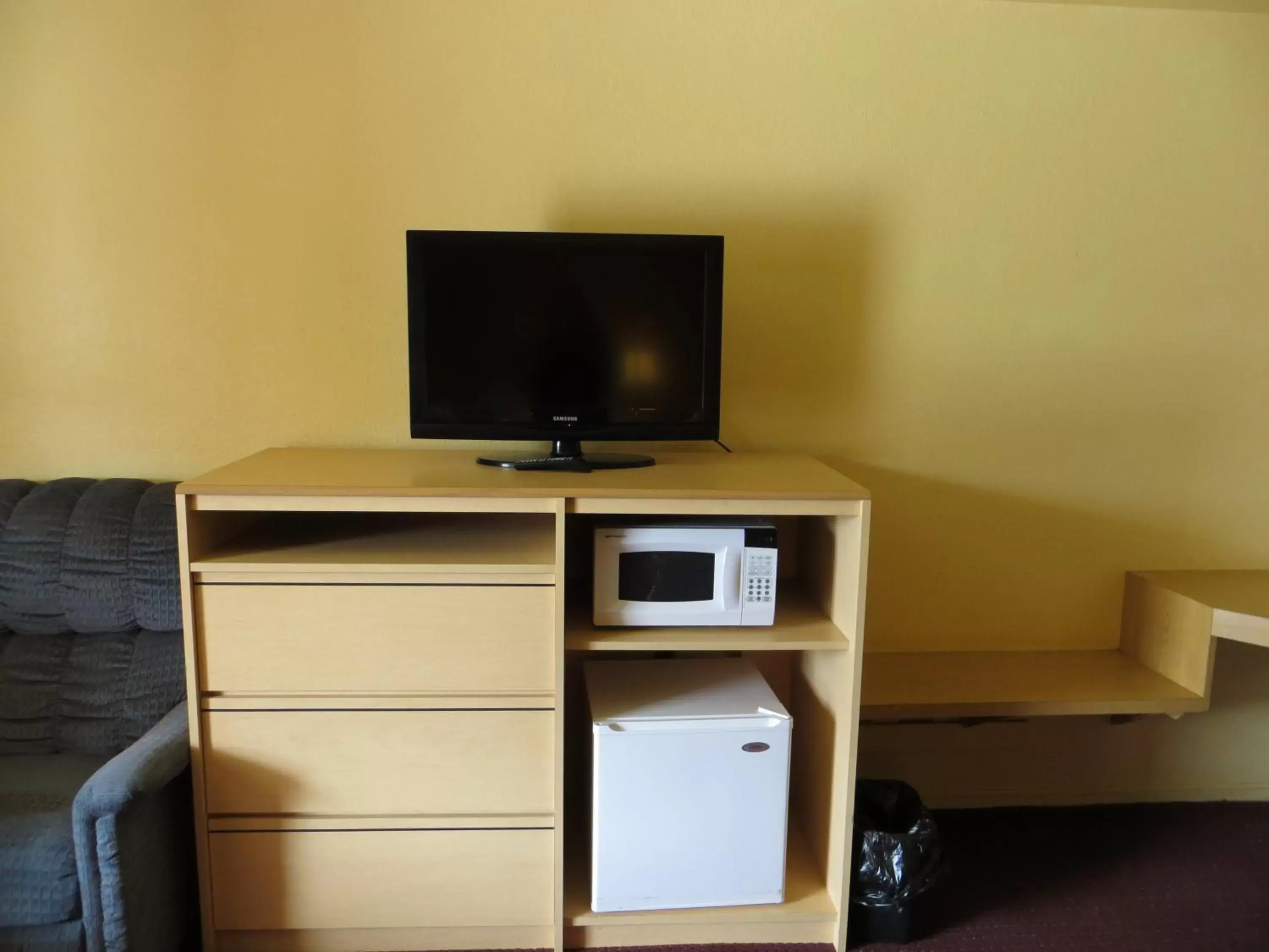 Queen Room with Two Queen Beds in Scottish Inn Winnemucca Queen Room with Two Queen Beds in Scottish Inn Winnemucca