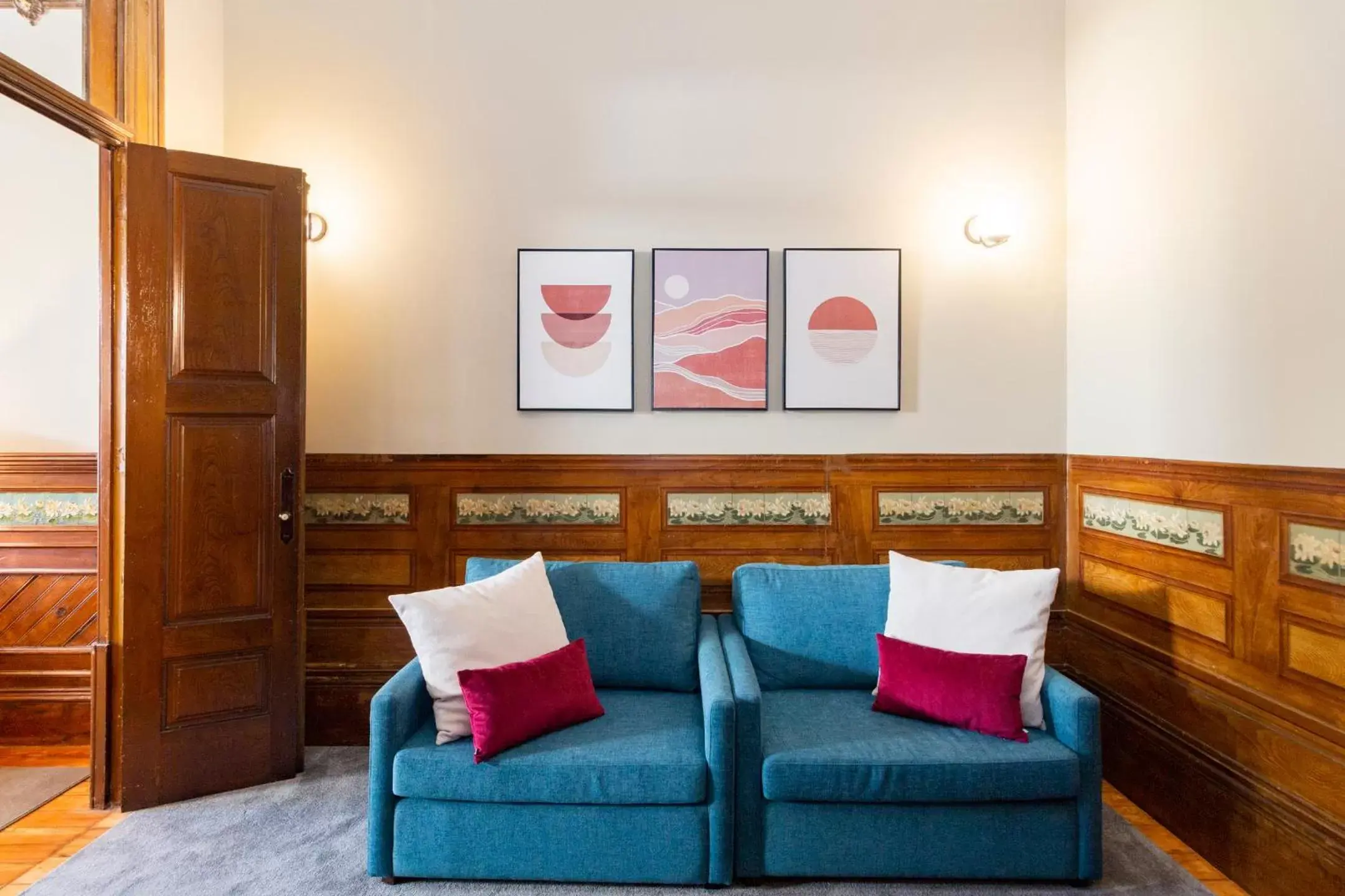 Living room, Seating Area in Marquês Garden House by Olivia