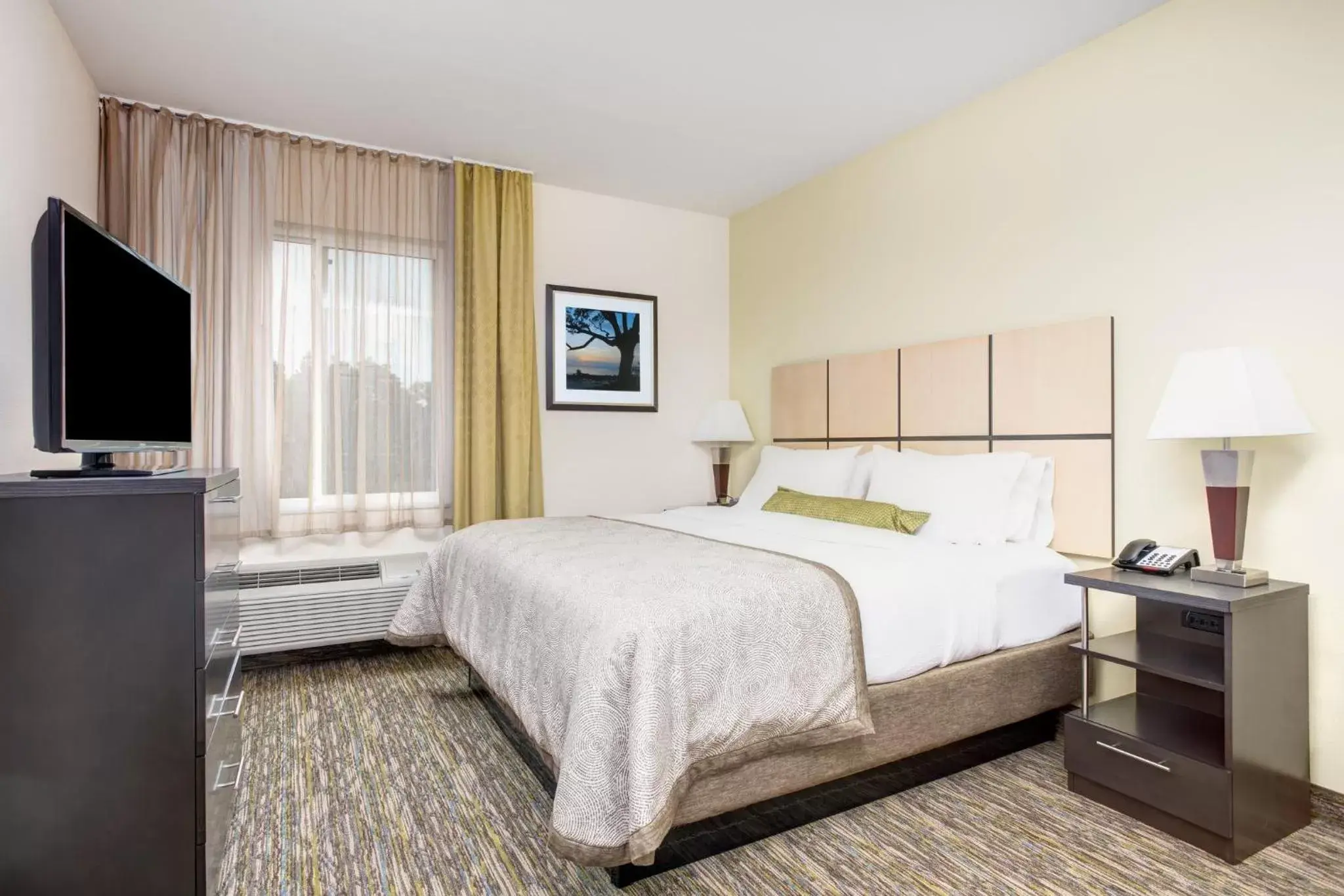 Bedroom, Bed in Candlewood Suites Cut Off - Galliano, an IHG Hotel