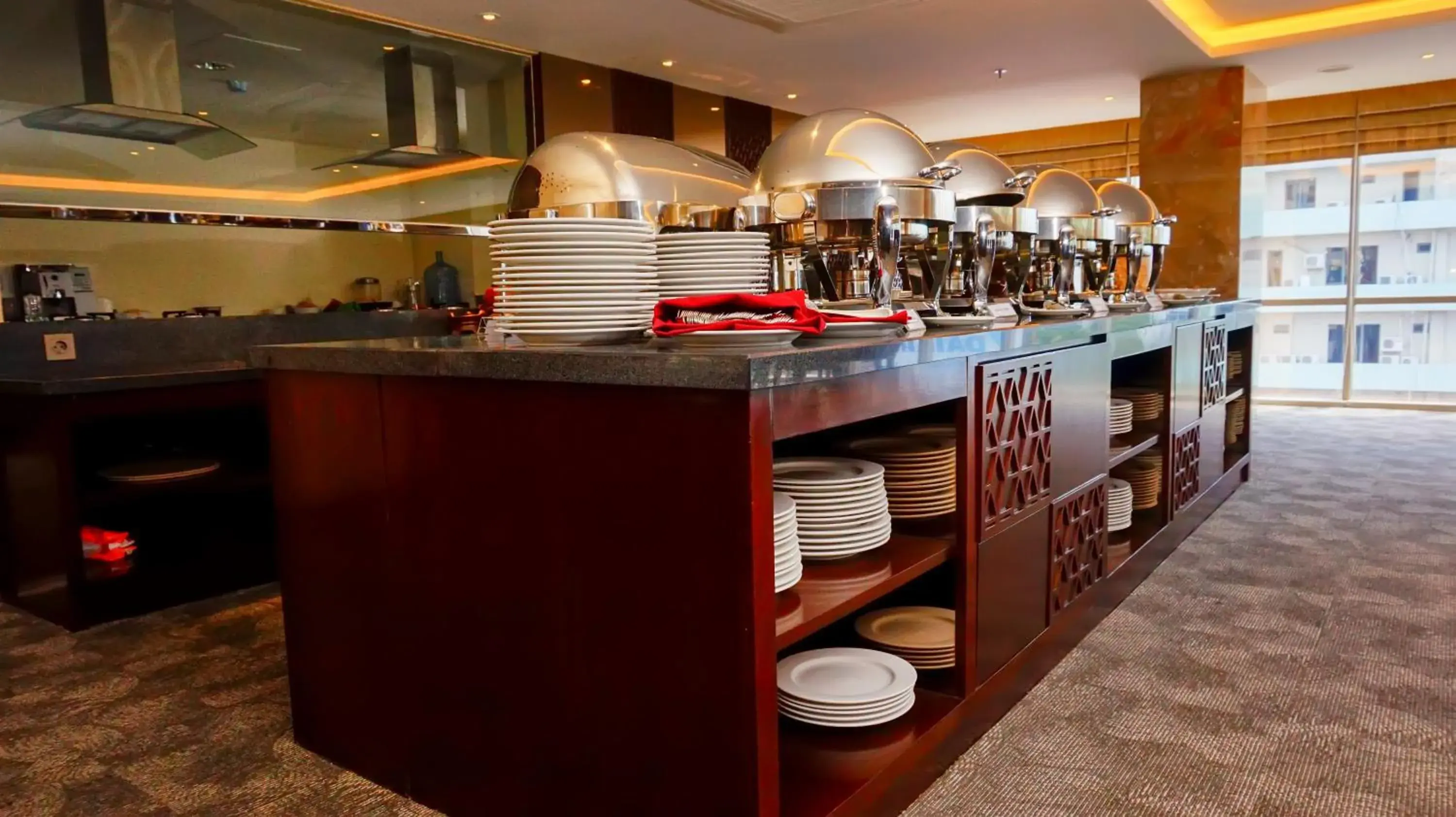 Restaurant/places to eat, Kitchen/Kitchenette in Louis Kienne Hotel Pandanaran