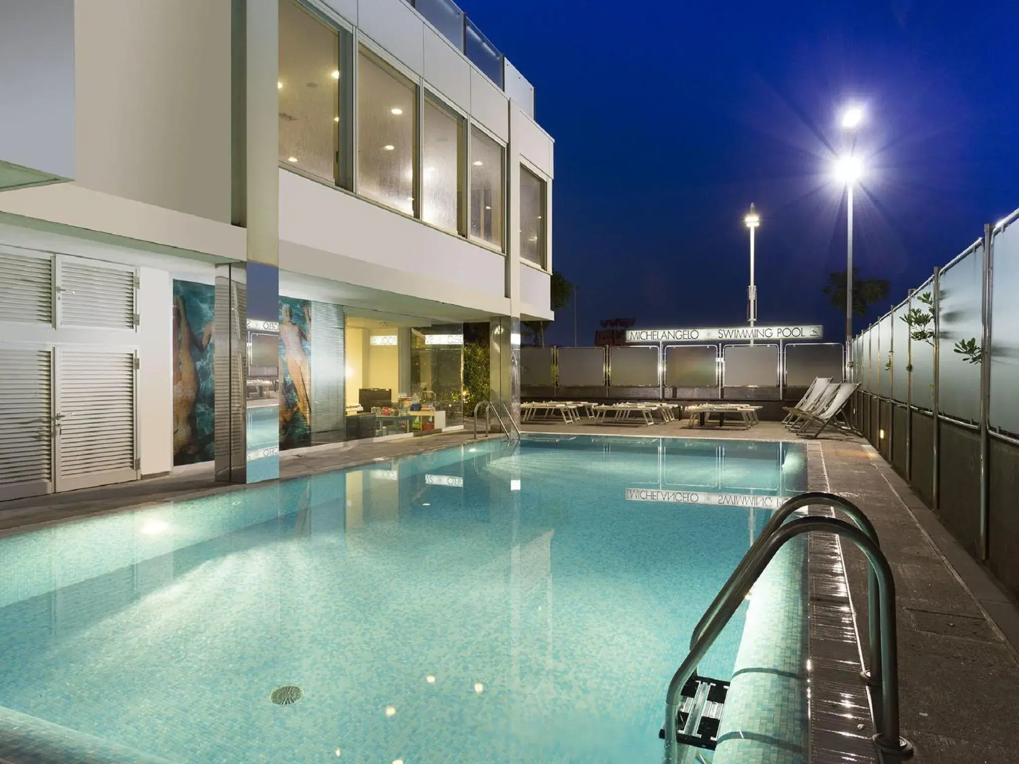 Swimming Pool in Hotel Michelangelo