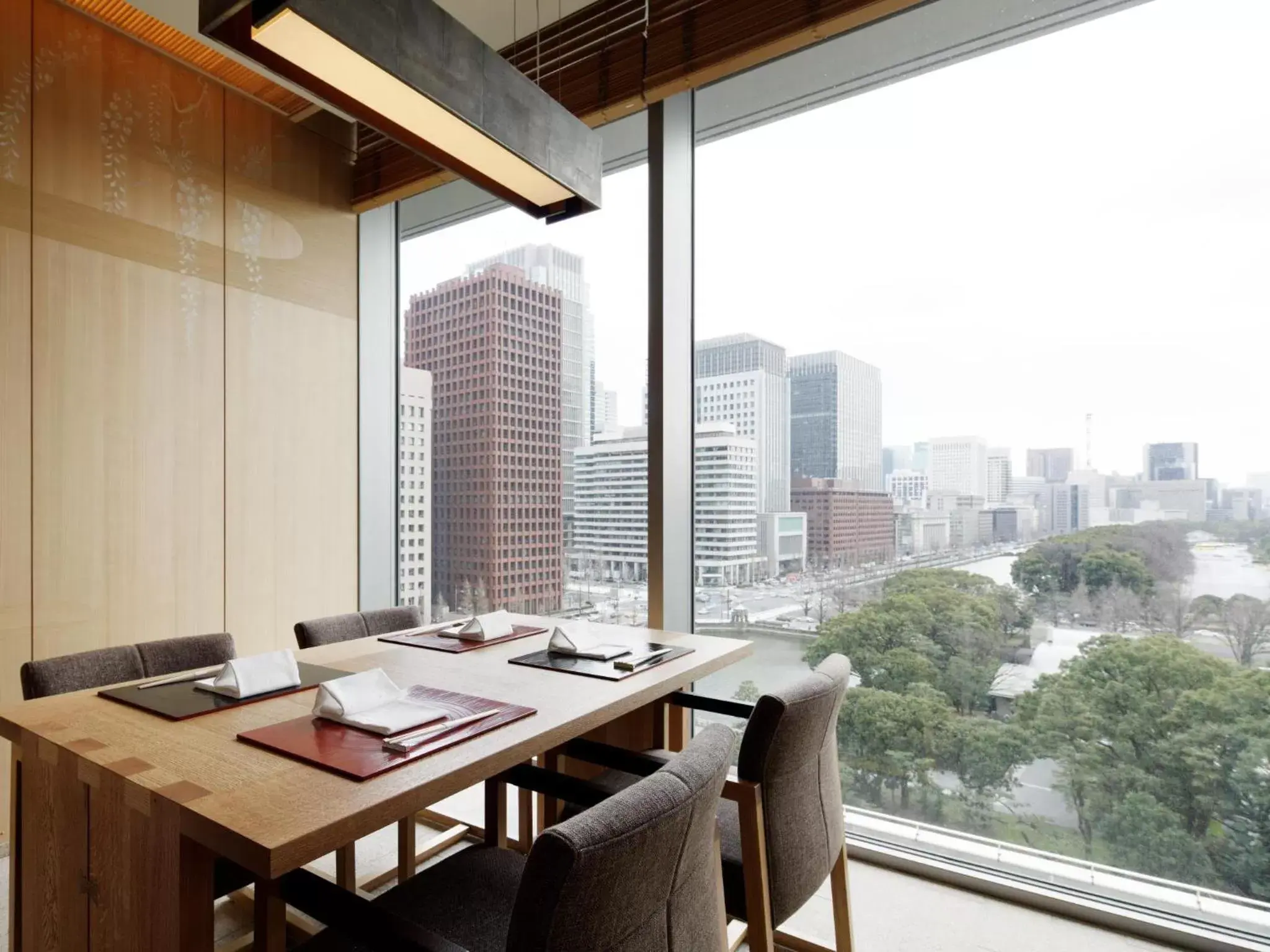 Restaurant/places to eat in Palace Hotel Tokyo