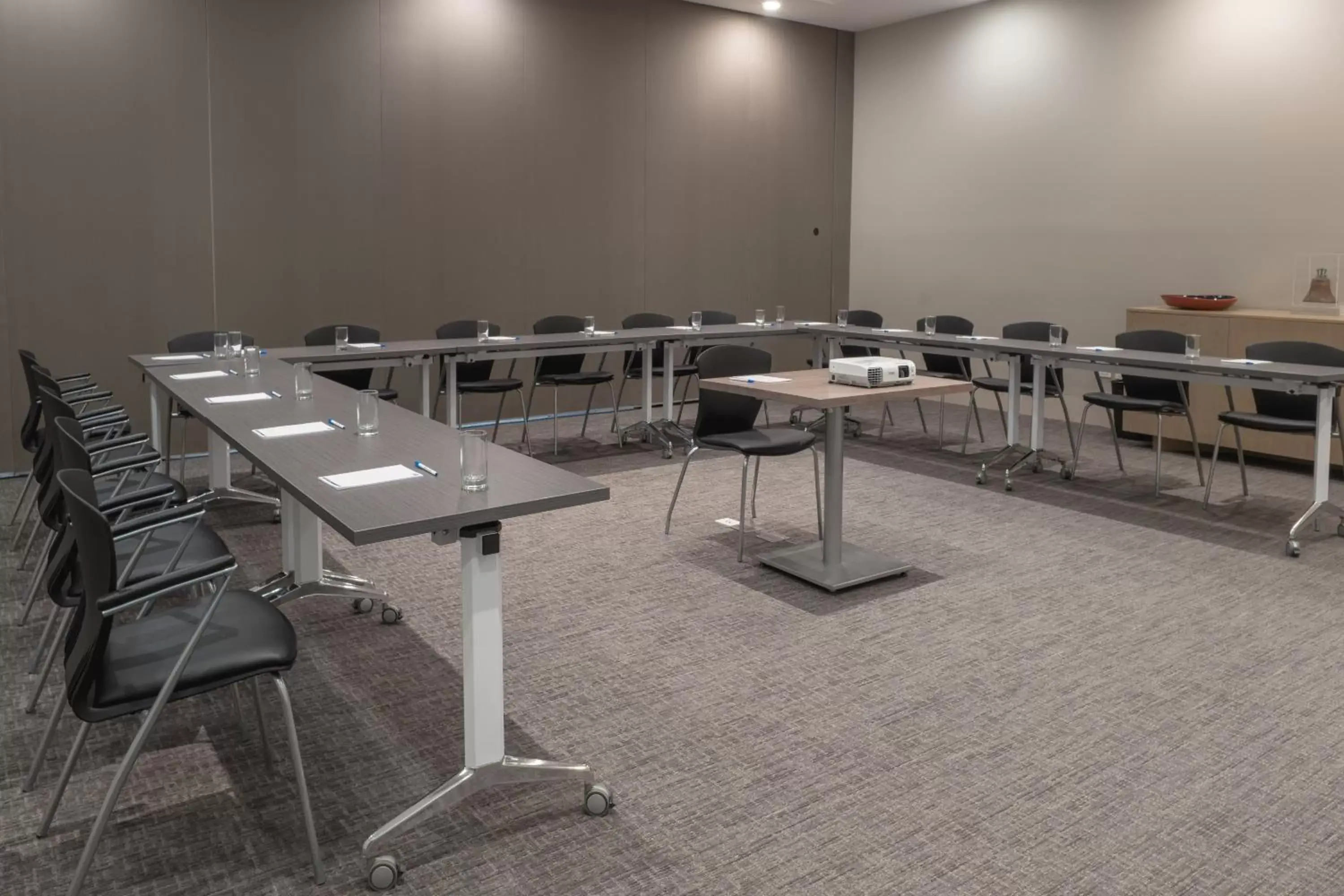 Meeting/conference room in Holiday Inn Express & Suites Silao Aeropuerto Terminal, an IHG Hotel