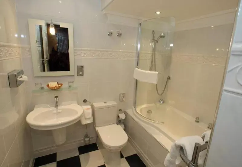 Bathroom in Mansion House Hotel