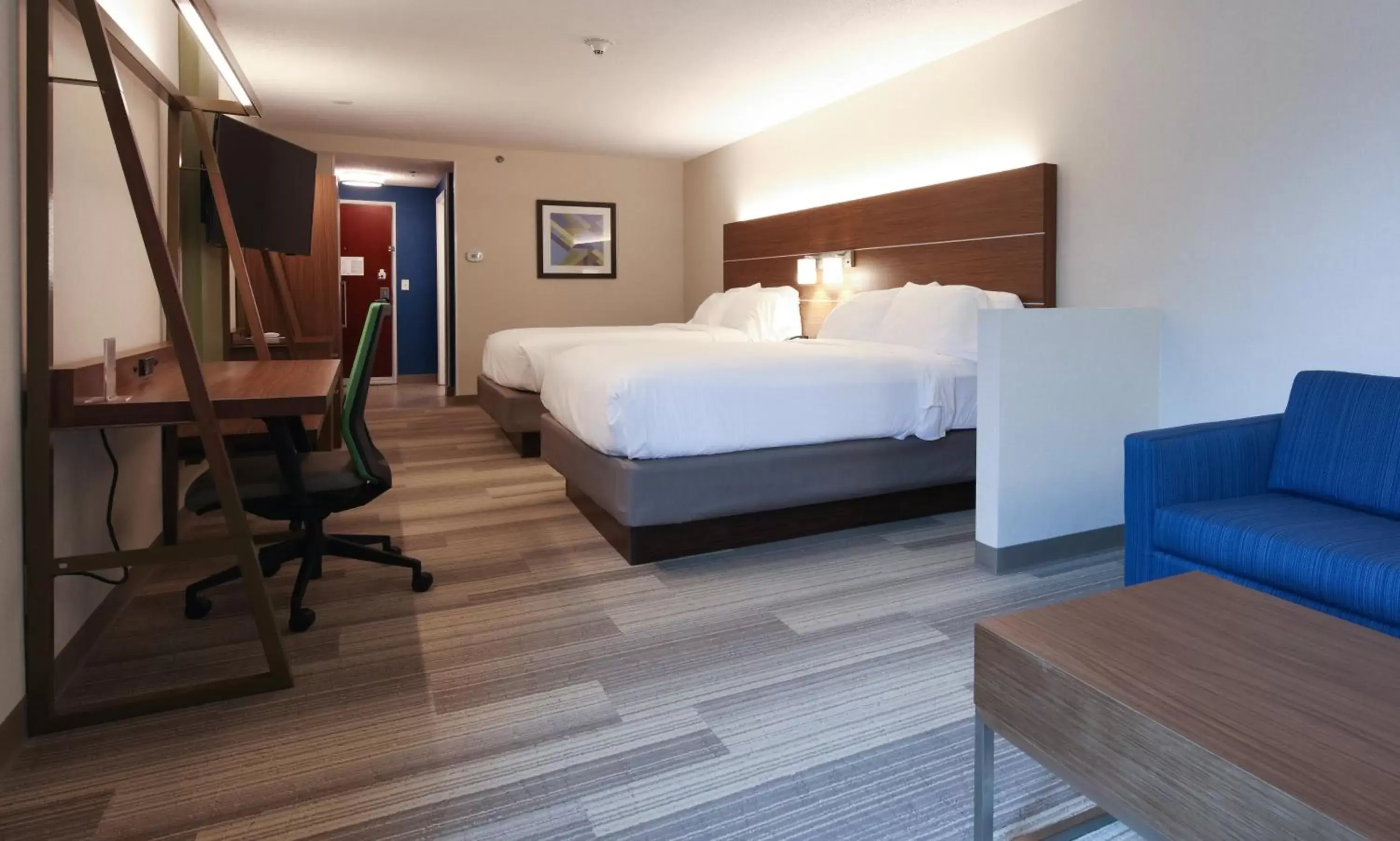 Bedroom, Bed in Holiday Inn Express Hotel & Suites Cincinnati Southeast Newport, an IHG Hotel