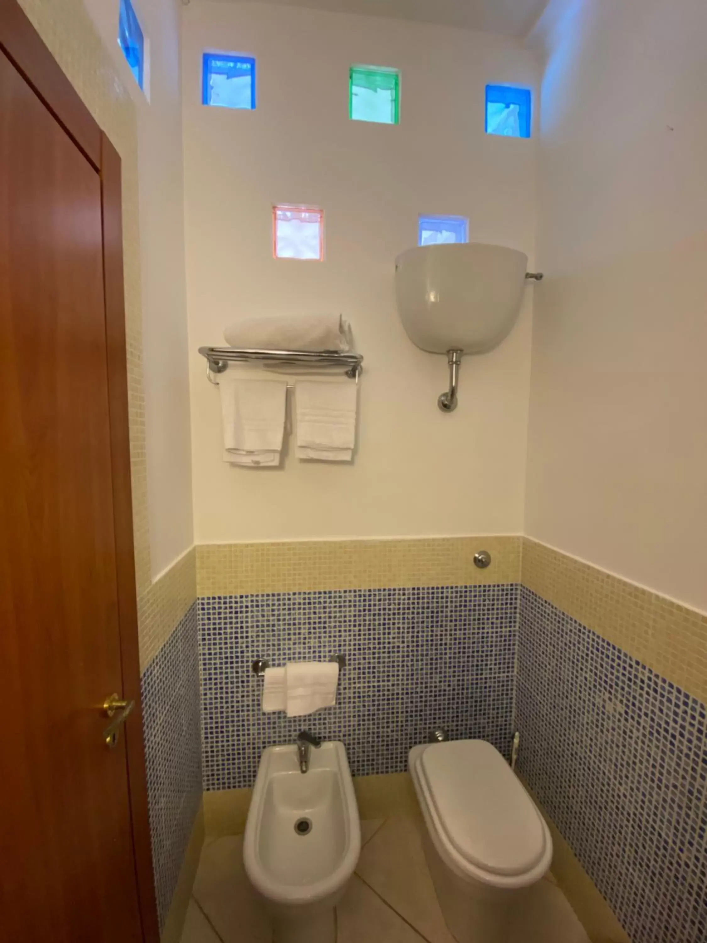 Bathroom in Hotel Europeo Napoli