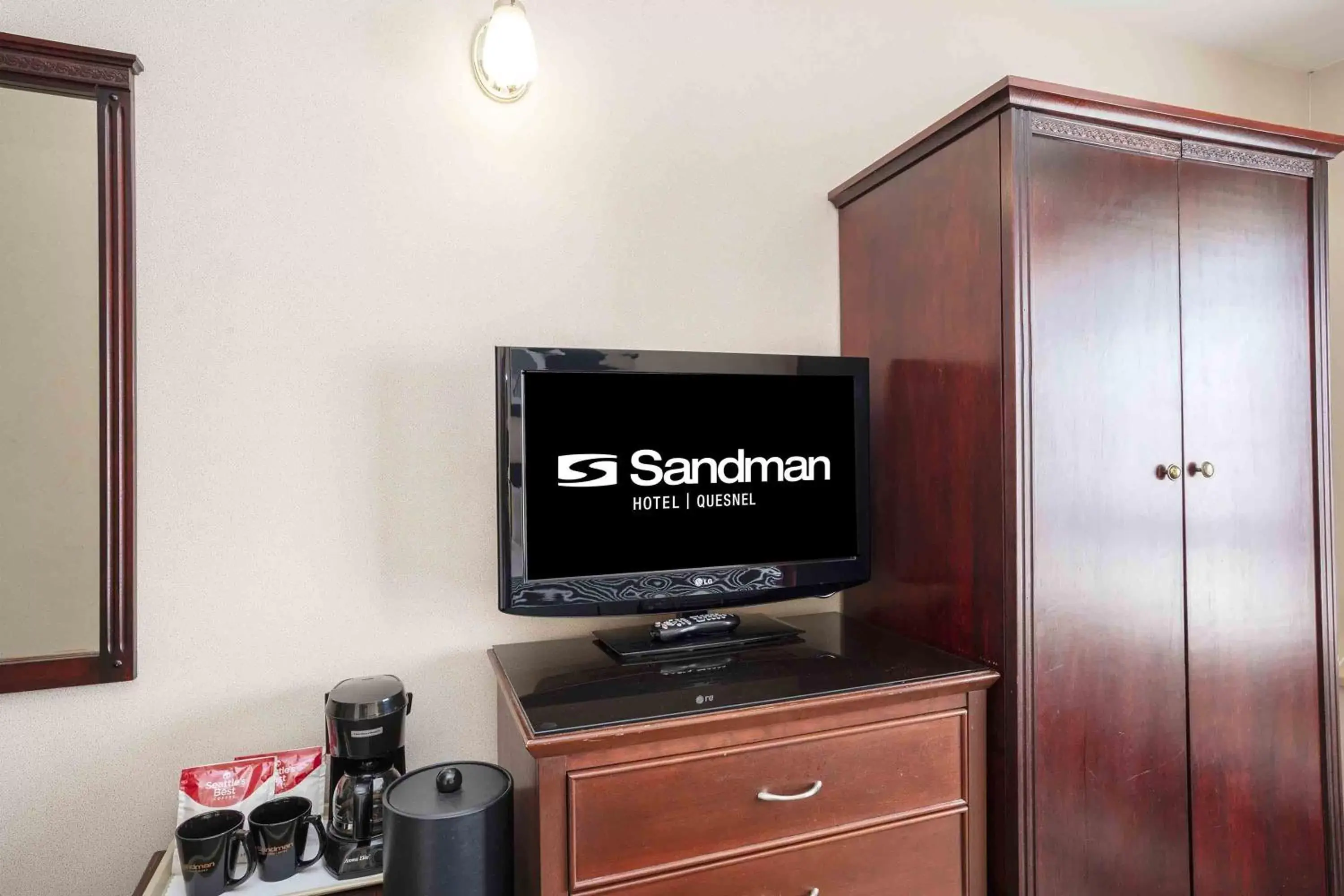 Photo of the whole room in Sandman Hotel Quesnel