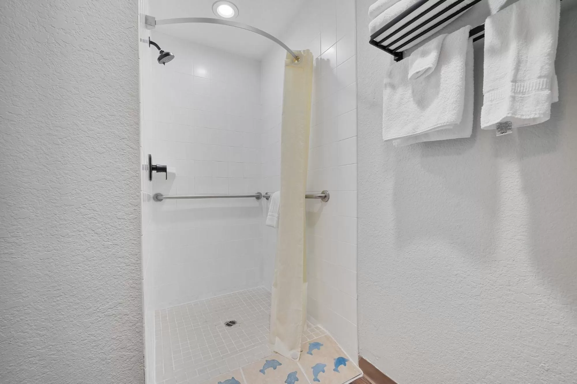 Garibaldi Inn at the Bay