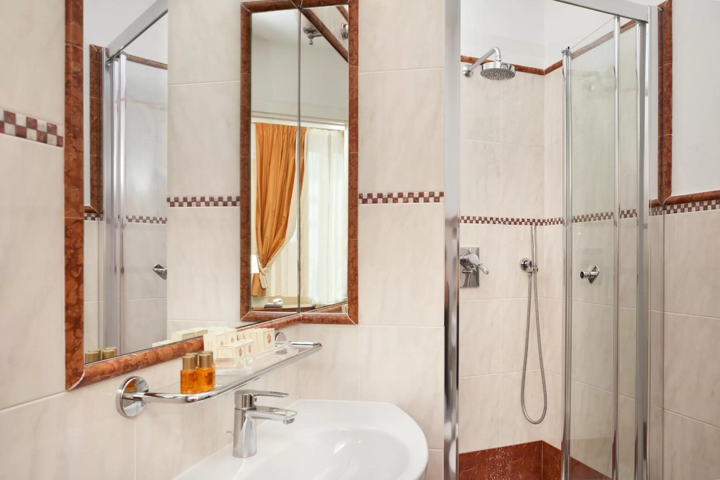 Bathroom in Hotel Executive