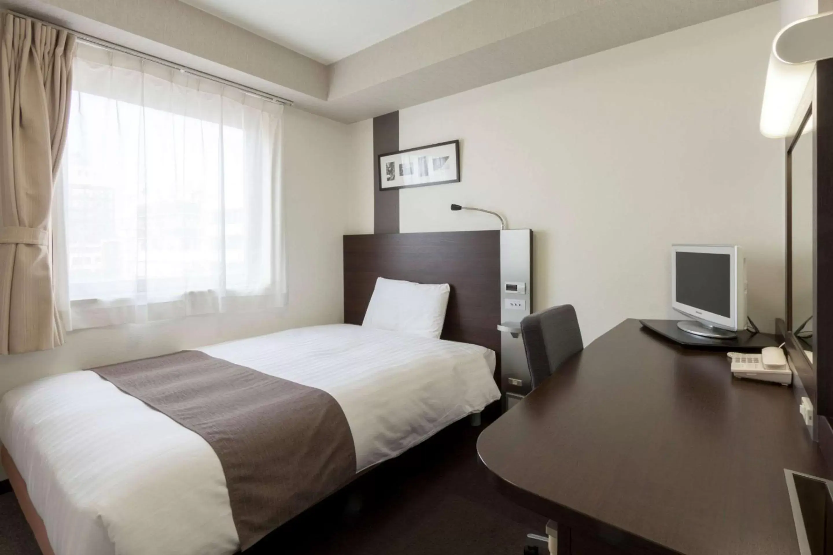 Photo of the whole room, Bed in Comfort Hotel Himeji