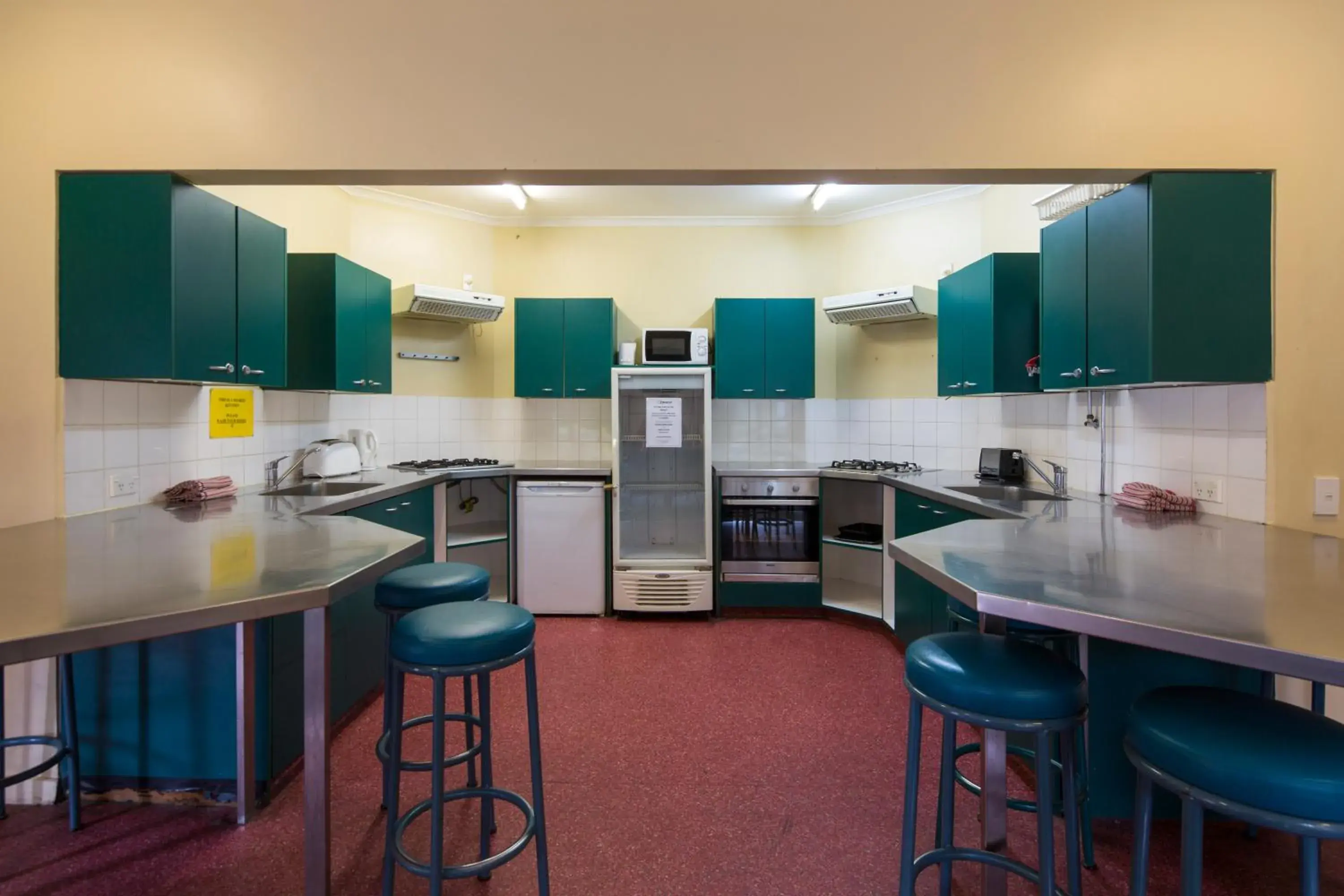 Communal kitchen, Kitchen/Kitchenette in Pinewood Lodge