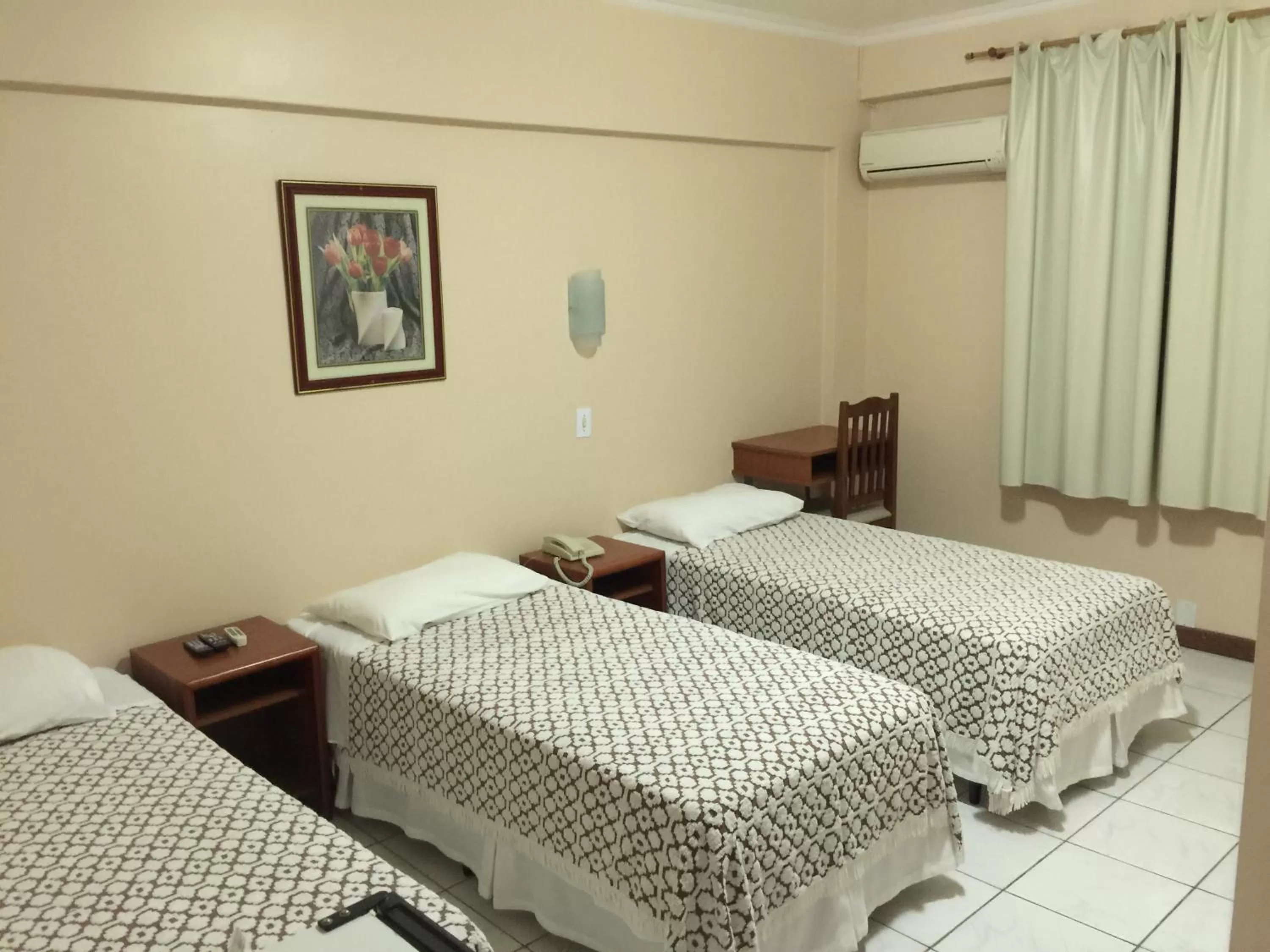 Photo of the whole room, Bed in Fares Turis Hotel