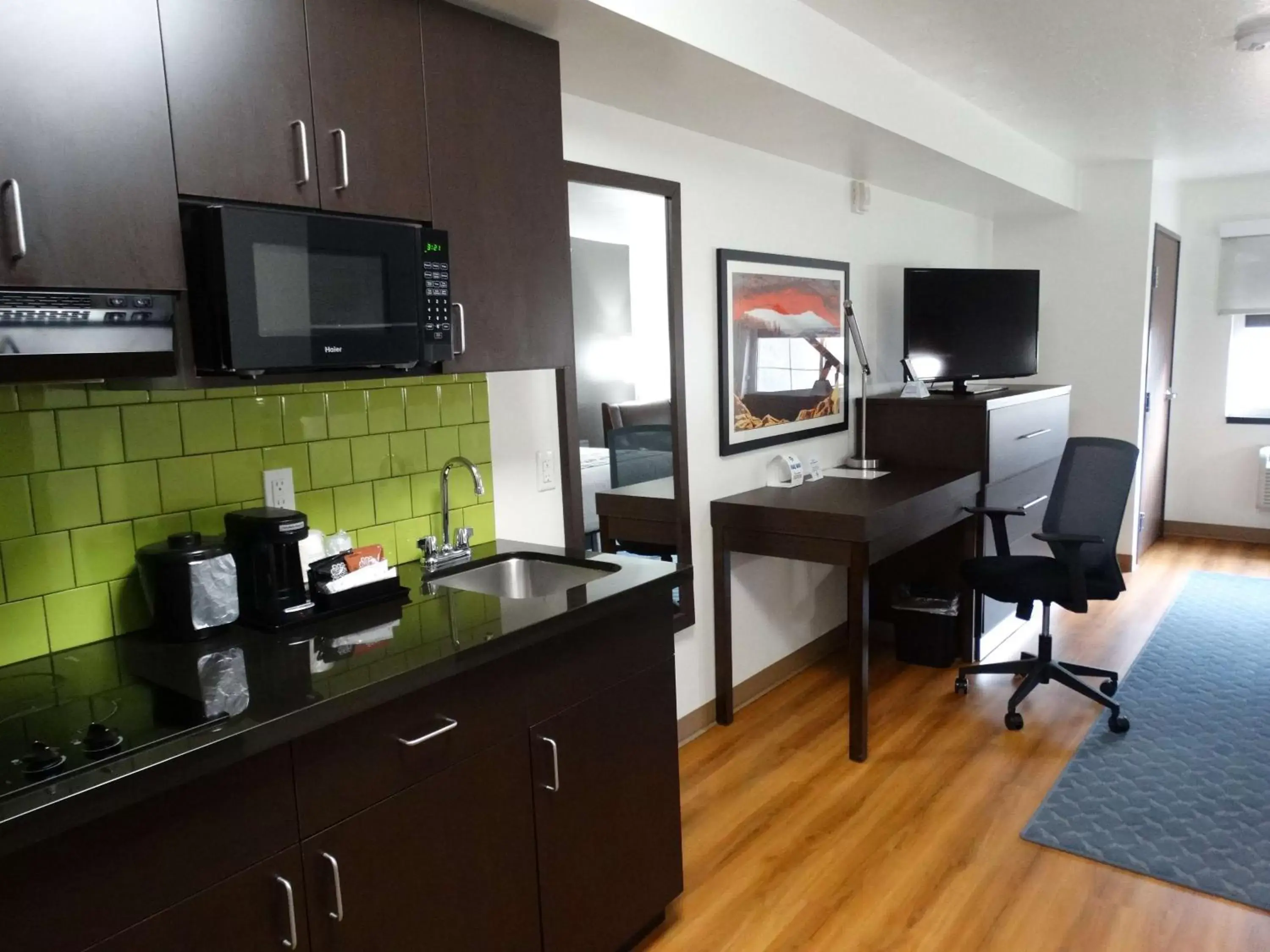 Photo of the whole room, Kitchen/Kitchenette in Best Western Duchesne Inn