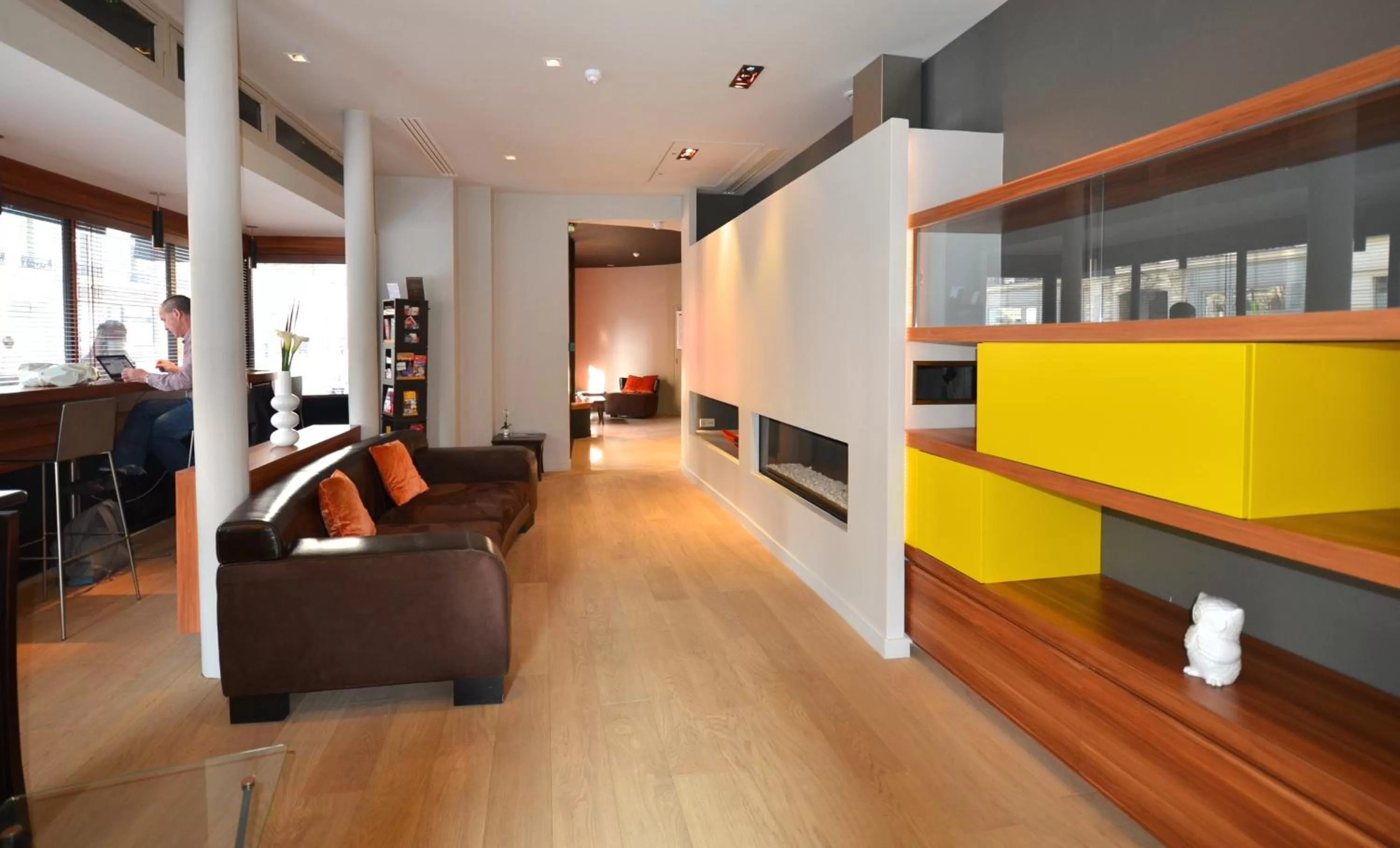 Communal lounge/ TV room in Chateaudun Opéra