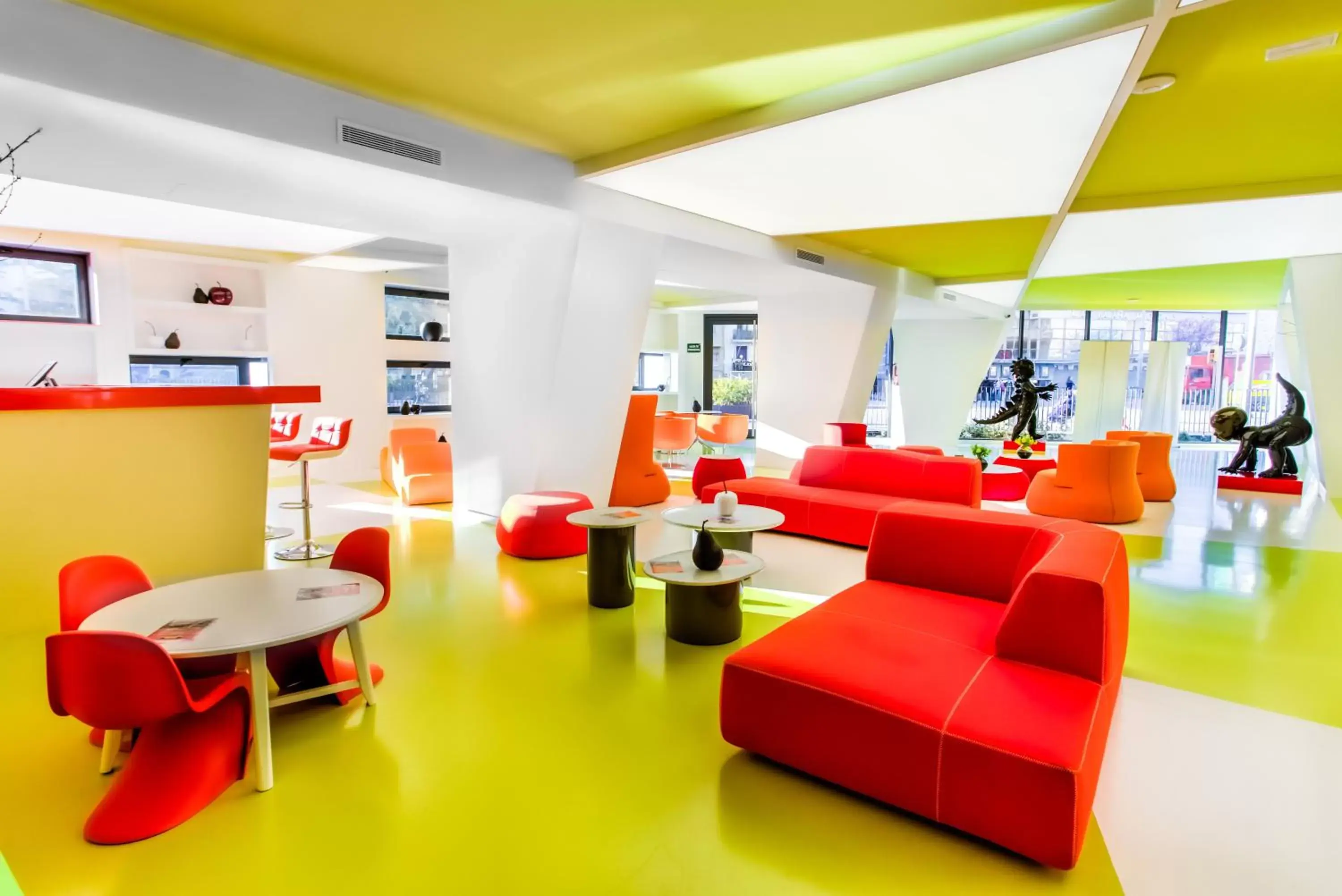 Communal lounge/ TV room, Lounge/Bar in Cosmo Apartments Sants