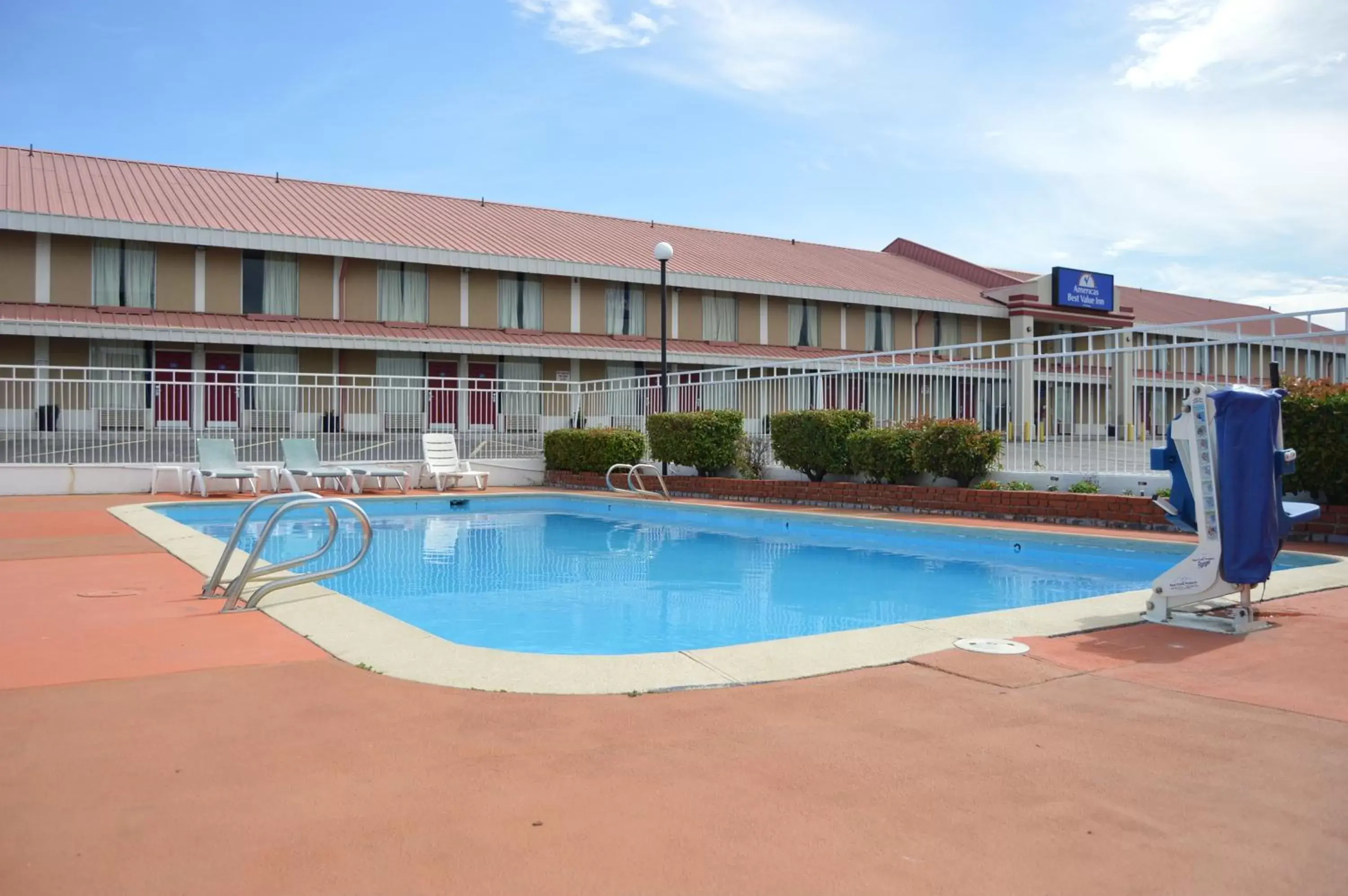 Swimming pool, Property Building in Americas Best Value Inn Tulsa I-44