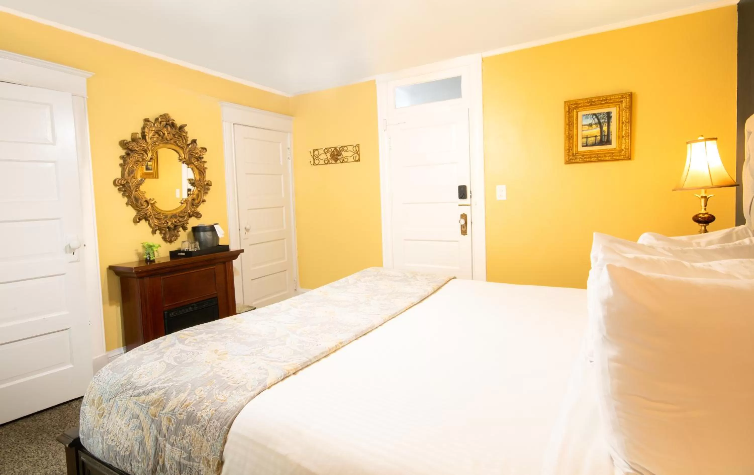 Bed in Inn on Charlotte