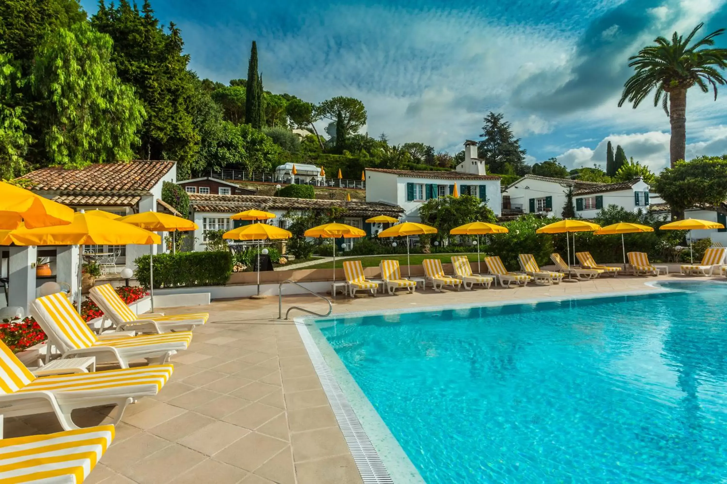 Day, Swimming Pool in Le Hameau