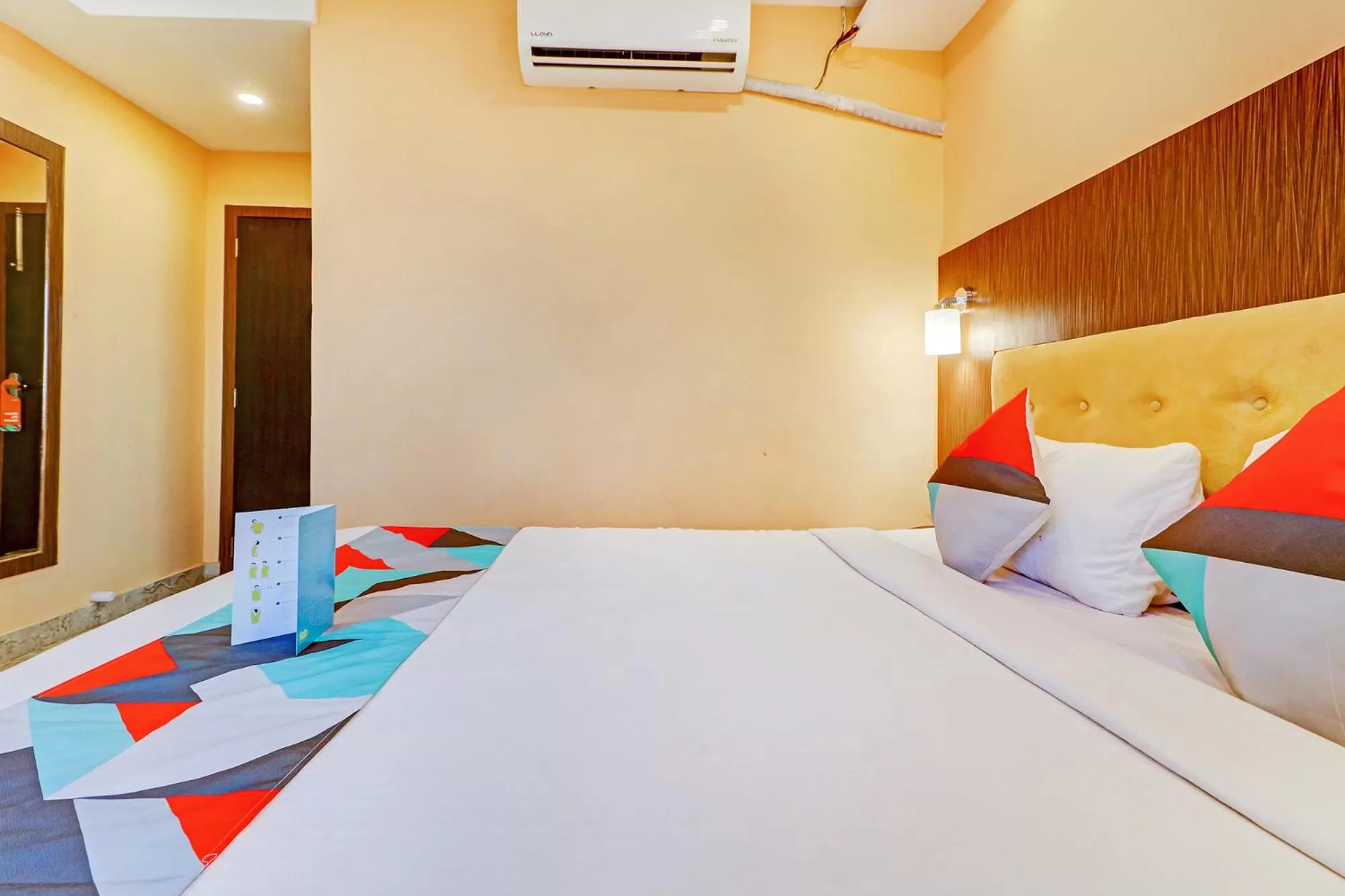 Bedroom, Bed in FabExpress Step Inn - Nr Biswa Bangla Gate