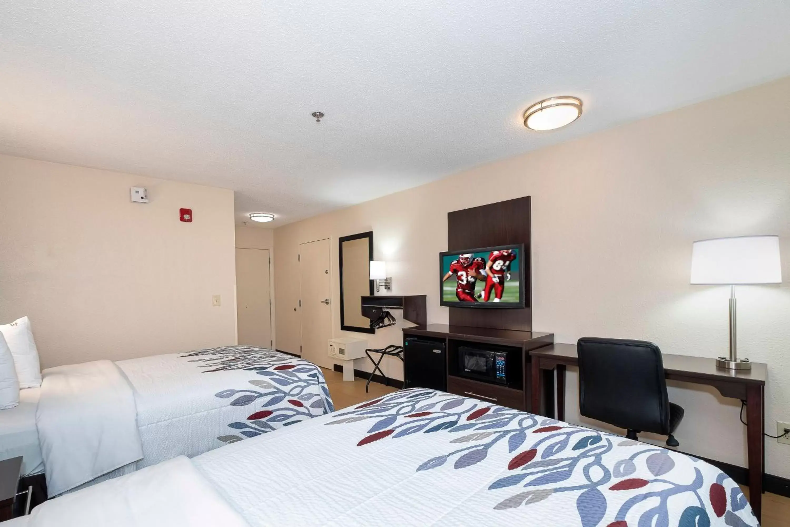 Photo of the whole room, TV/Entertainment Center in Red Roof Inn Raleigh Southwest - Cary