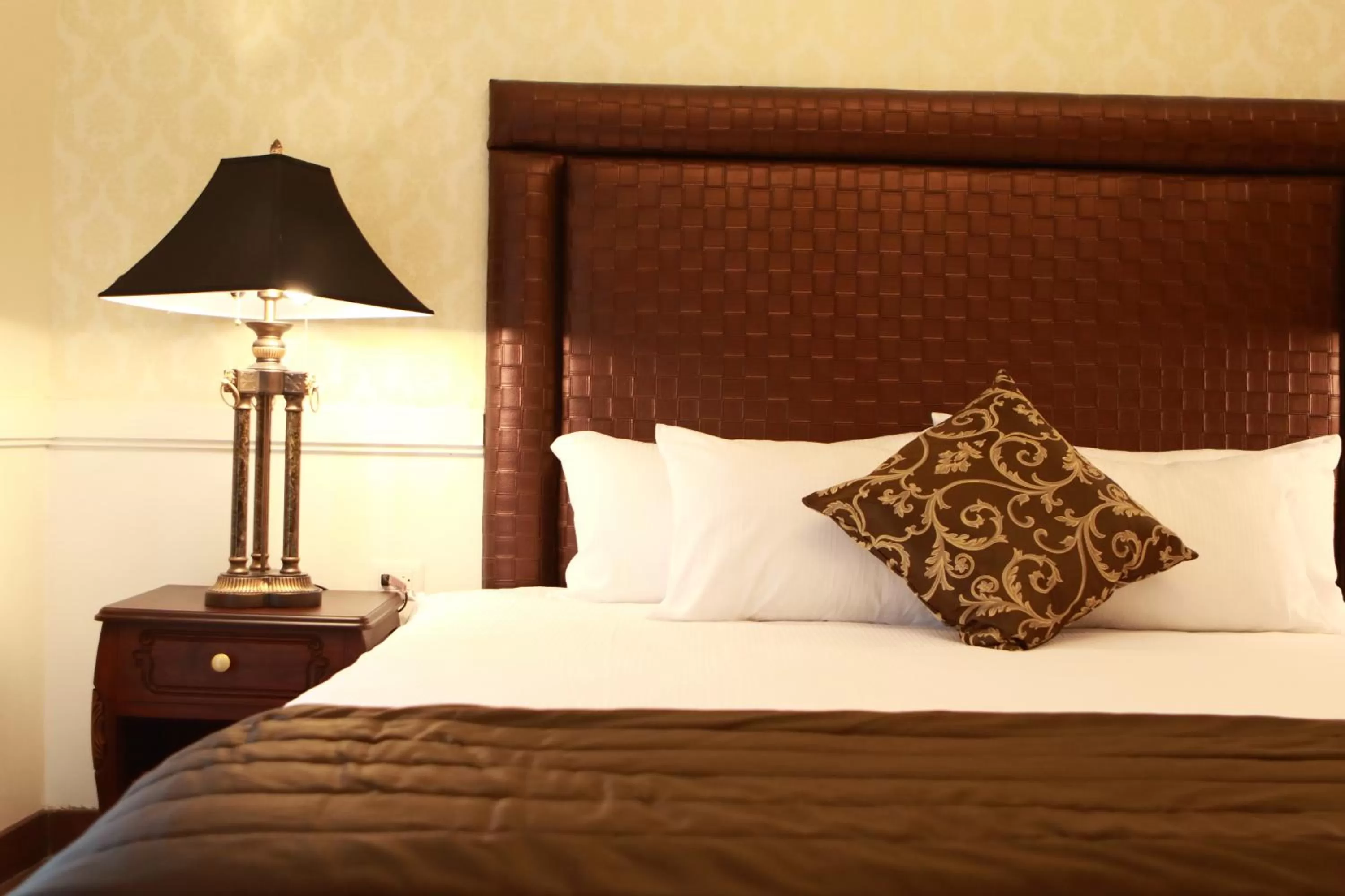 Photo of the whole room, Bed in Presidente Boutique