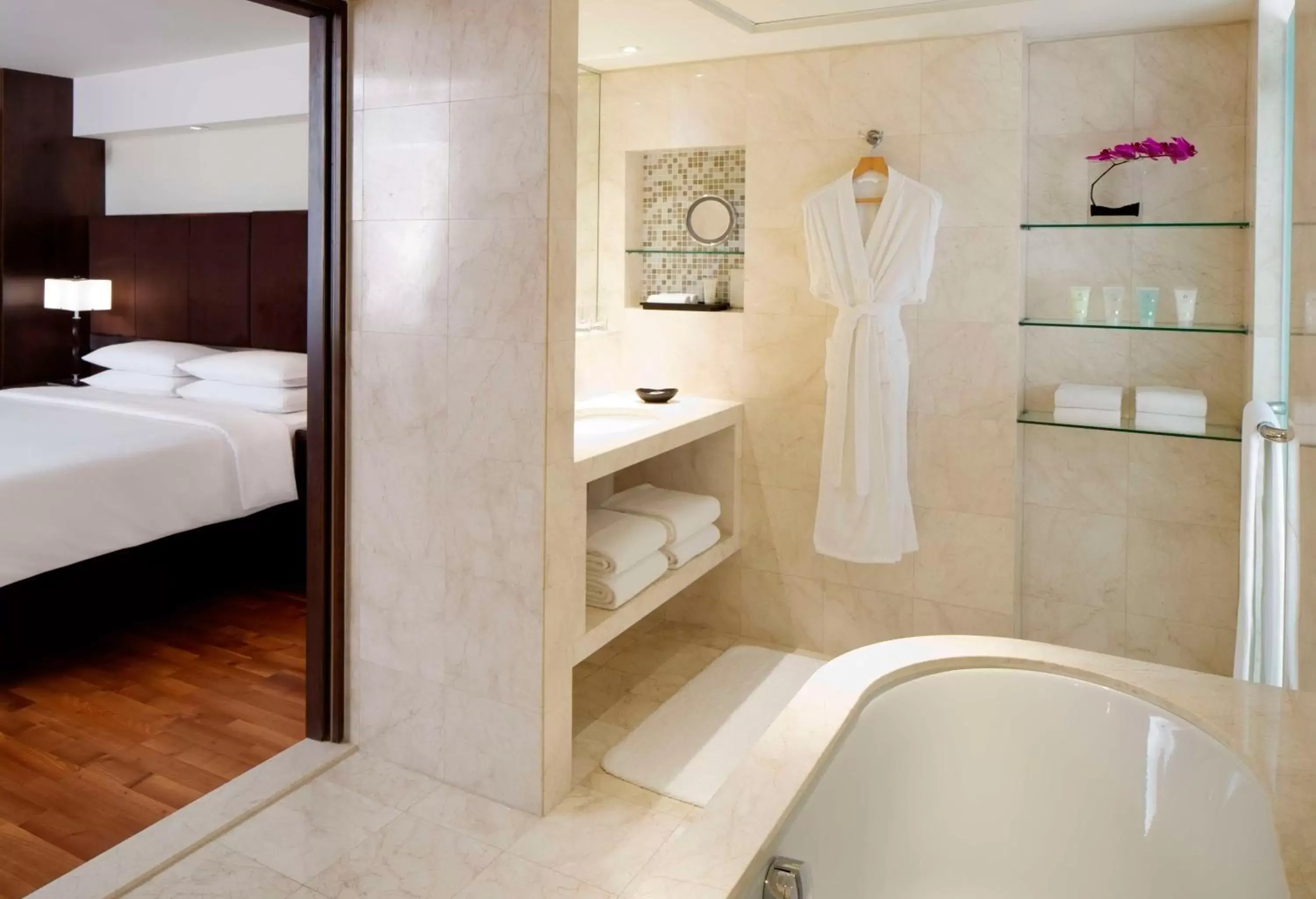Bathroom in Hyatt Regency Dubai - Corniche