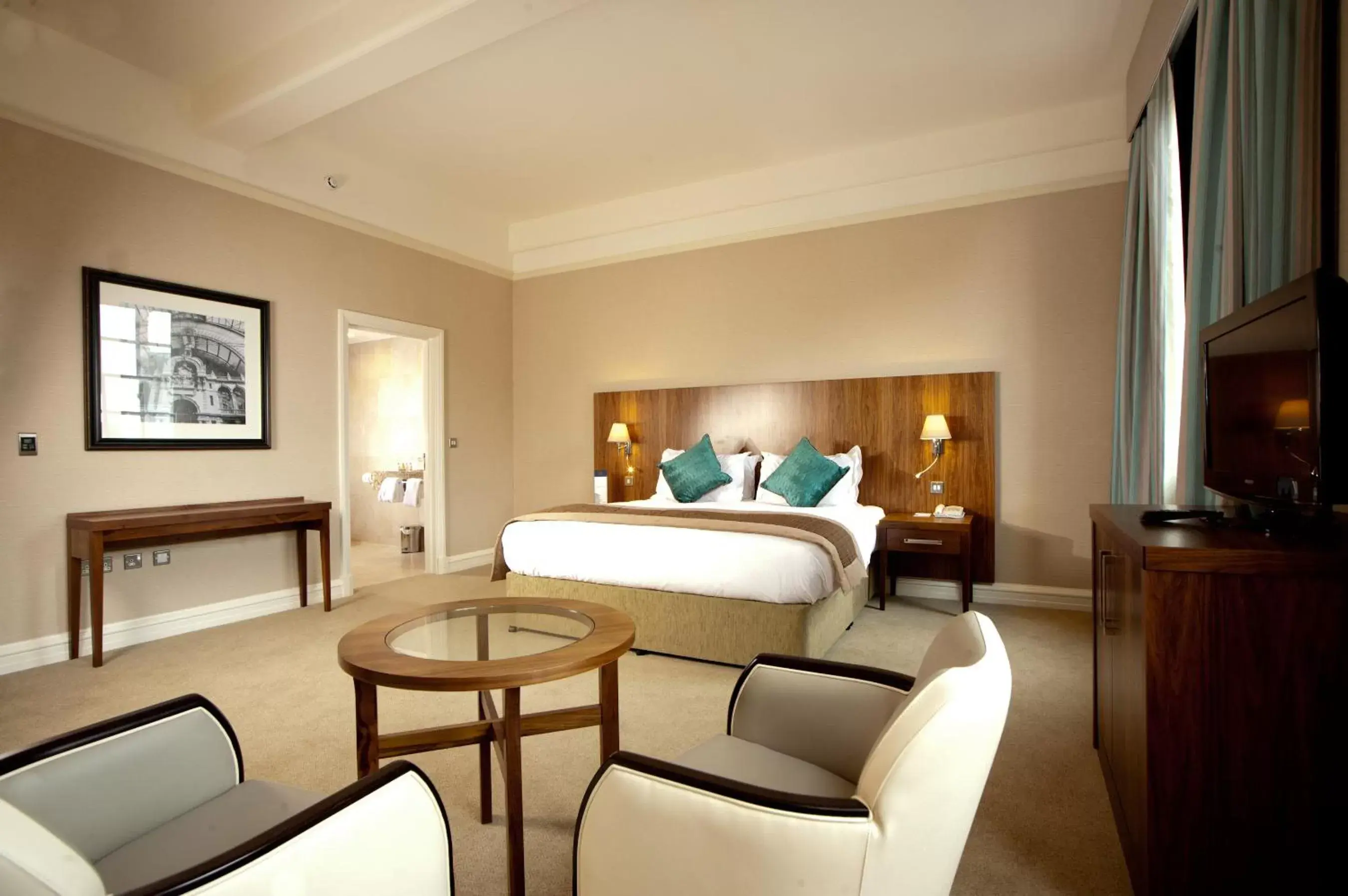 Photo of the whole room, Bed in The Grand, York