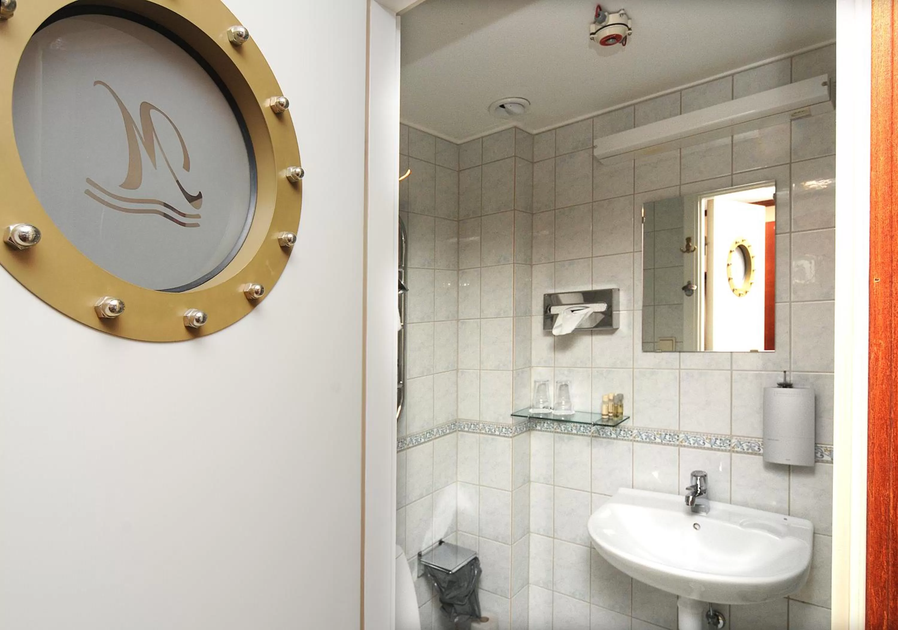 Bathroom in Hotell City