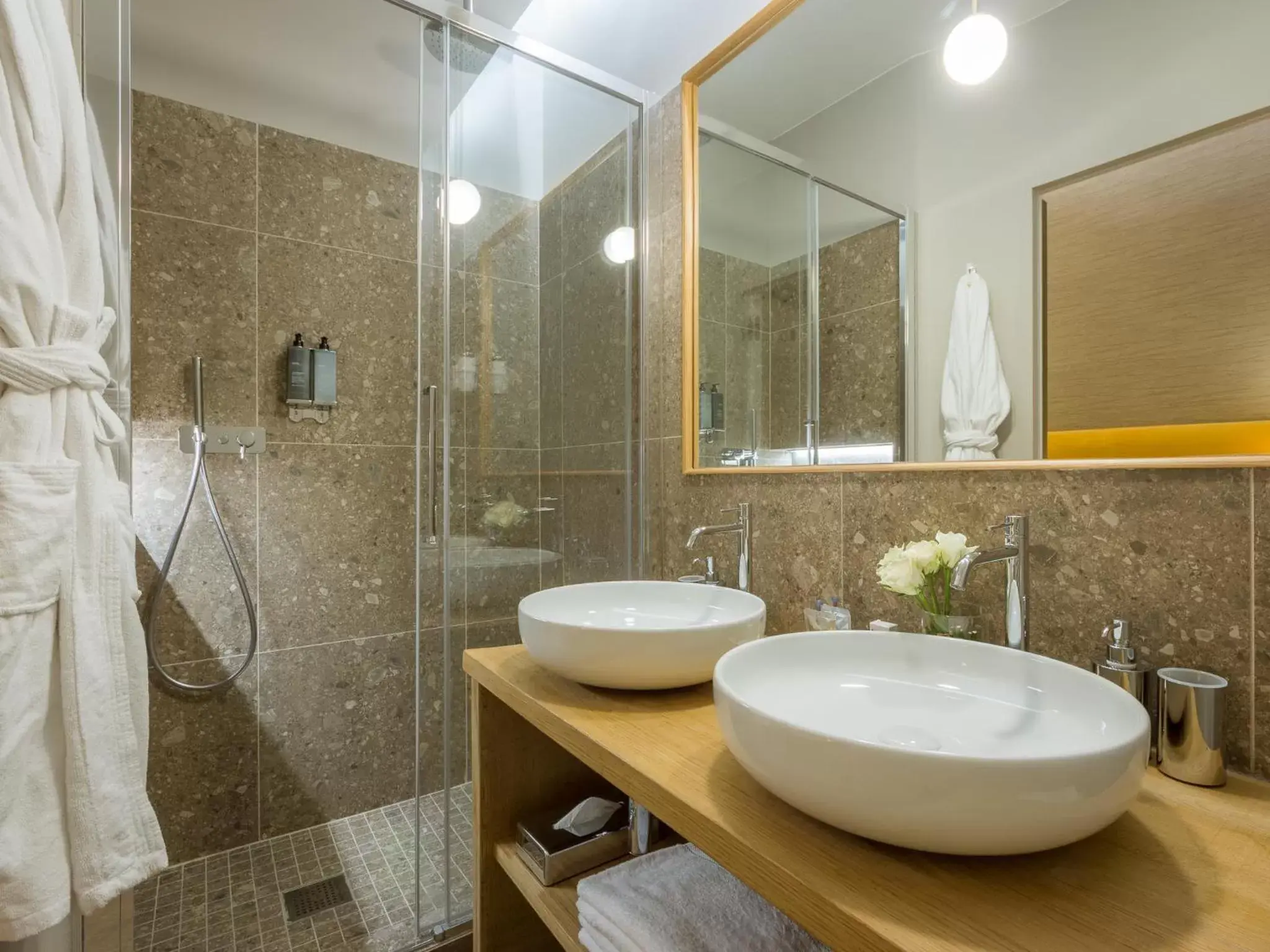 Shower, Bathroom in Renascentia in Florence - Adults Only