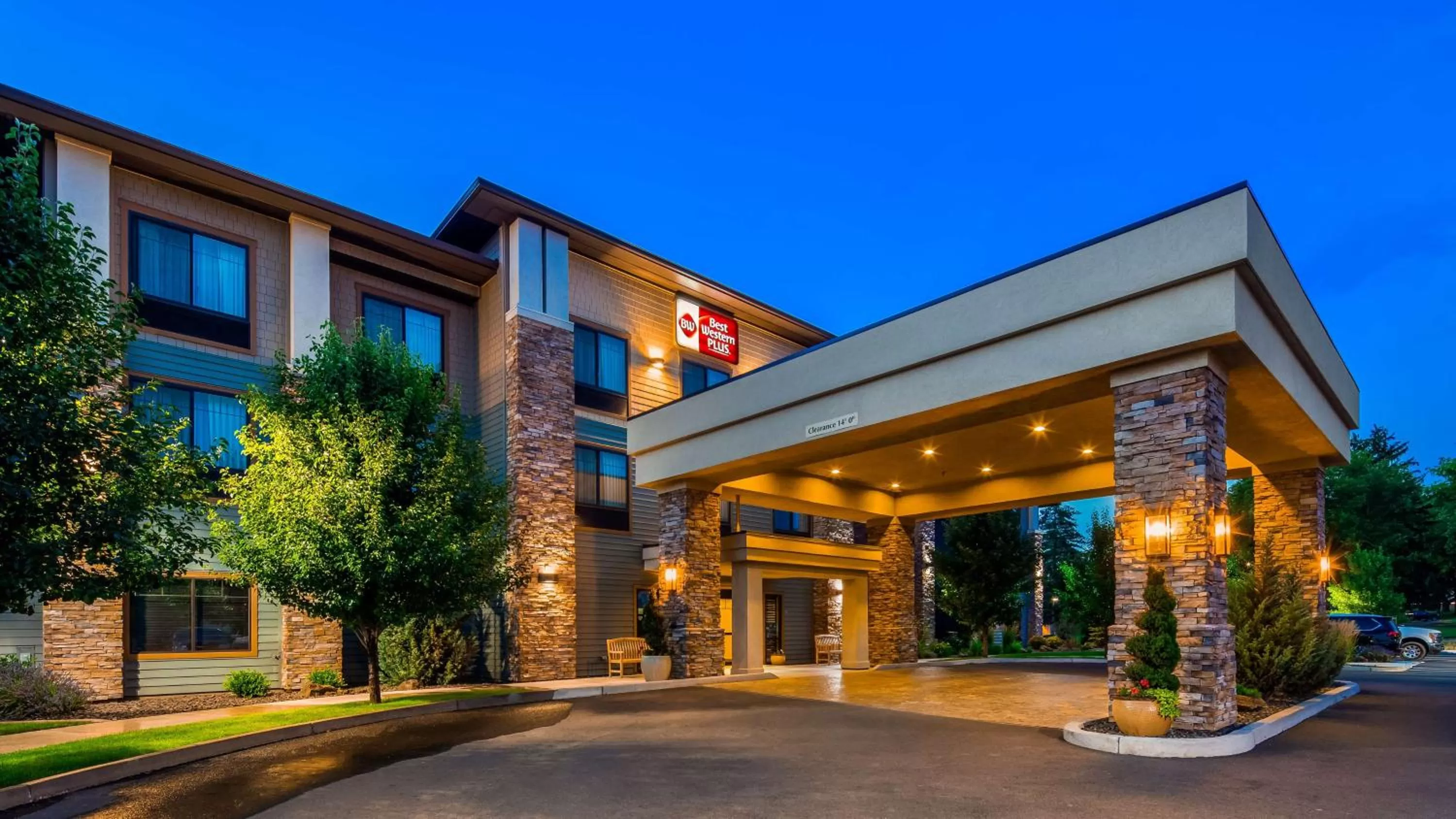 Property building in Best Western Plus Dayton