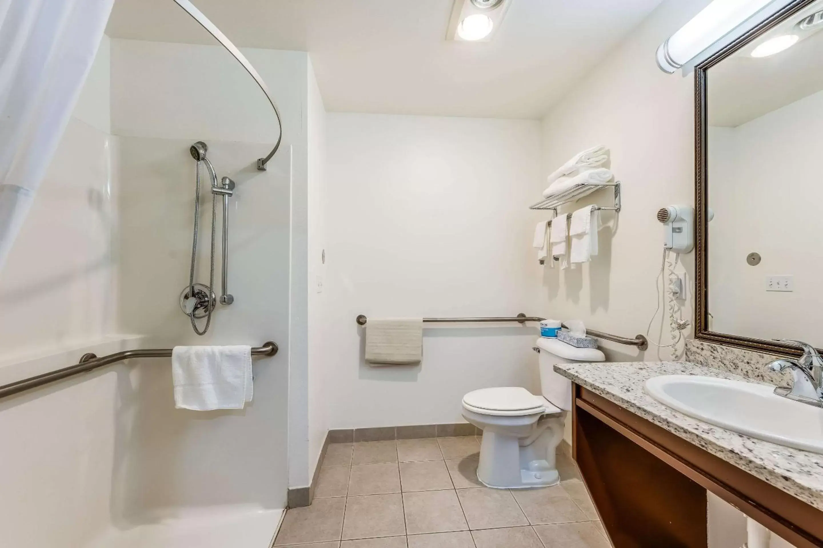 Shower, Bathroom in Quality Inn near Suncadia Resort