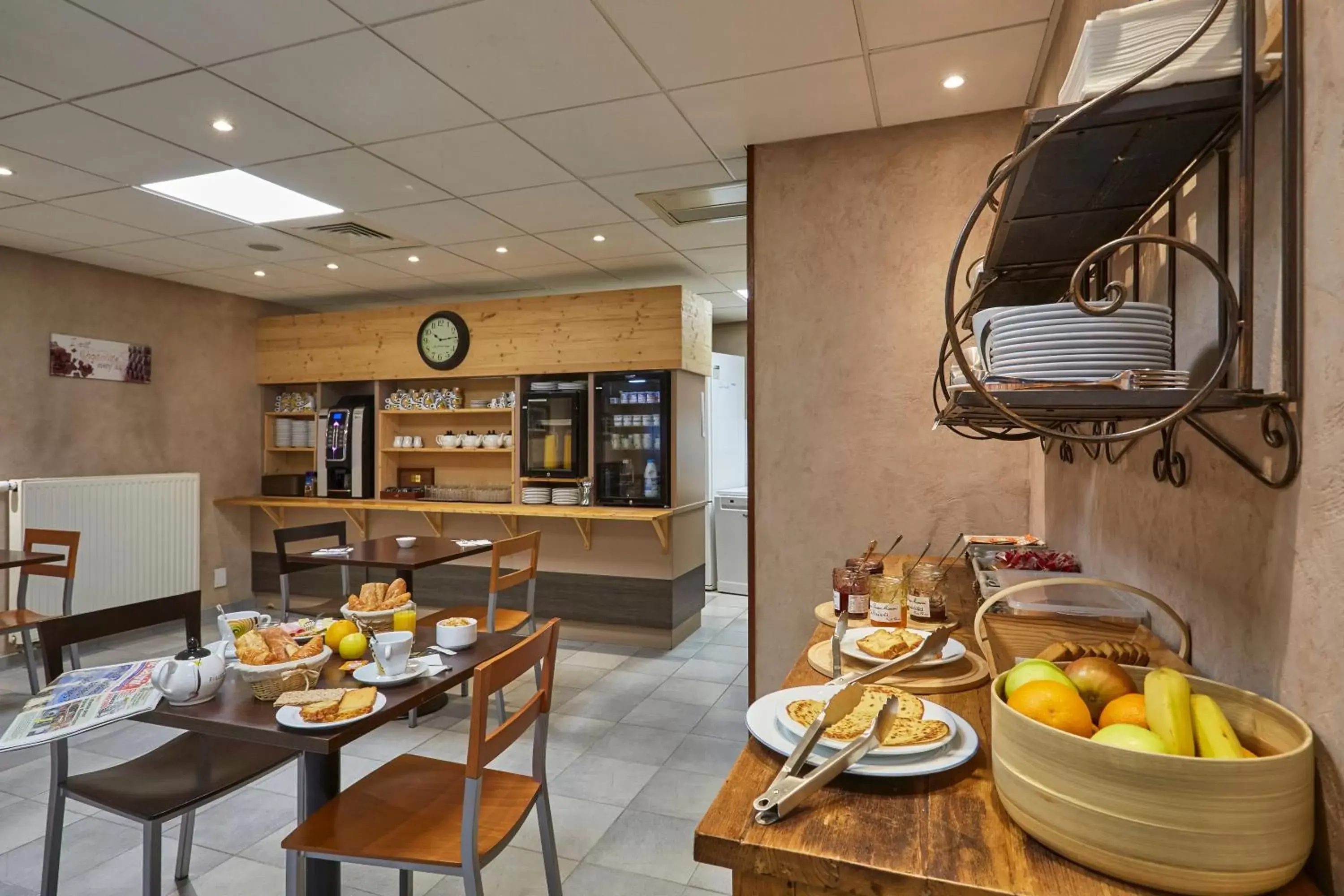 Buffet breakfast, Restaurant/Places to Eat in Hôtel National