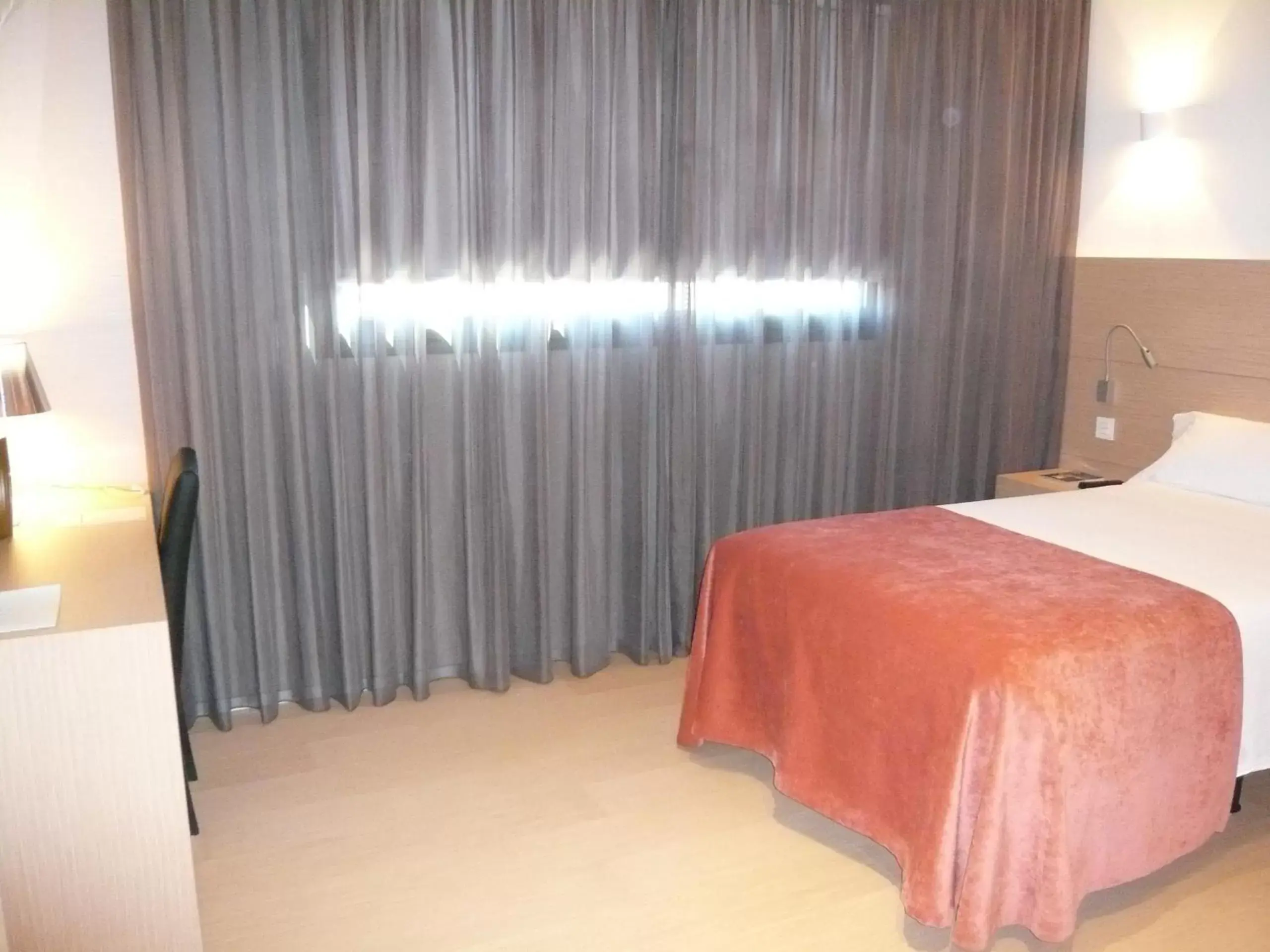Photo of the whole room, Bed in Sercotel Hola Tafalla