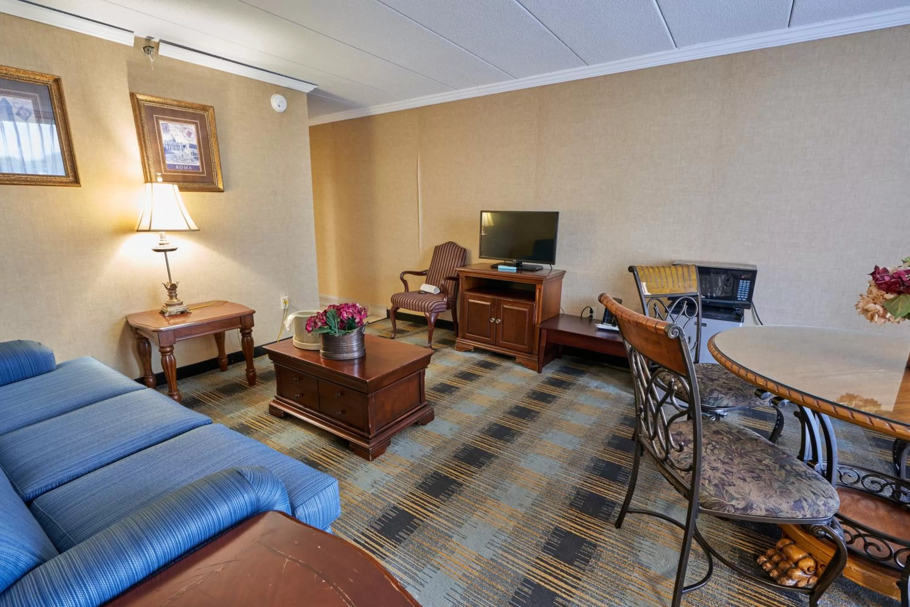 Riverview Inn & Suites