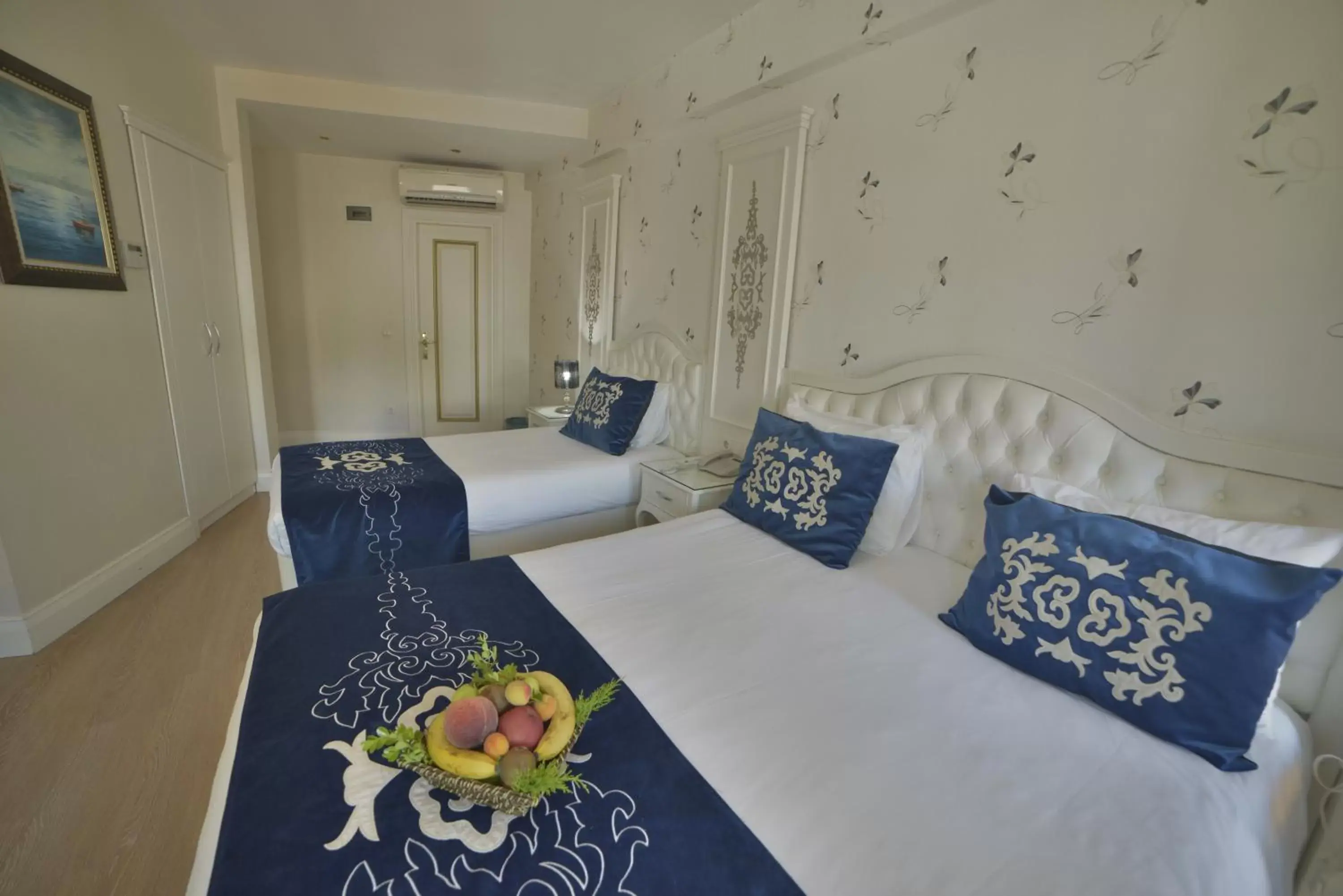 Photo of the whole room, Bed in Sarnic Hotel & Sarnic Premier Hotel(Ottoman Mansion)