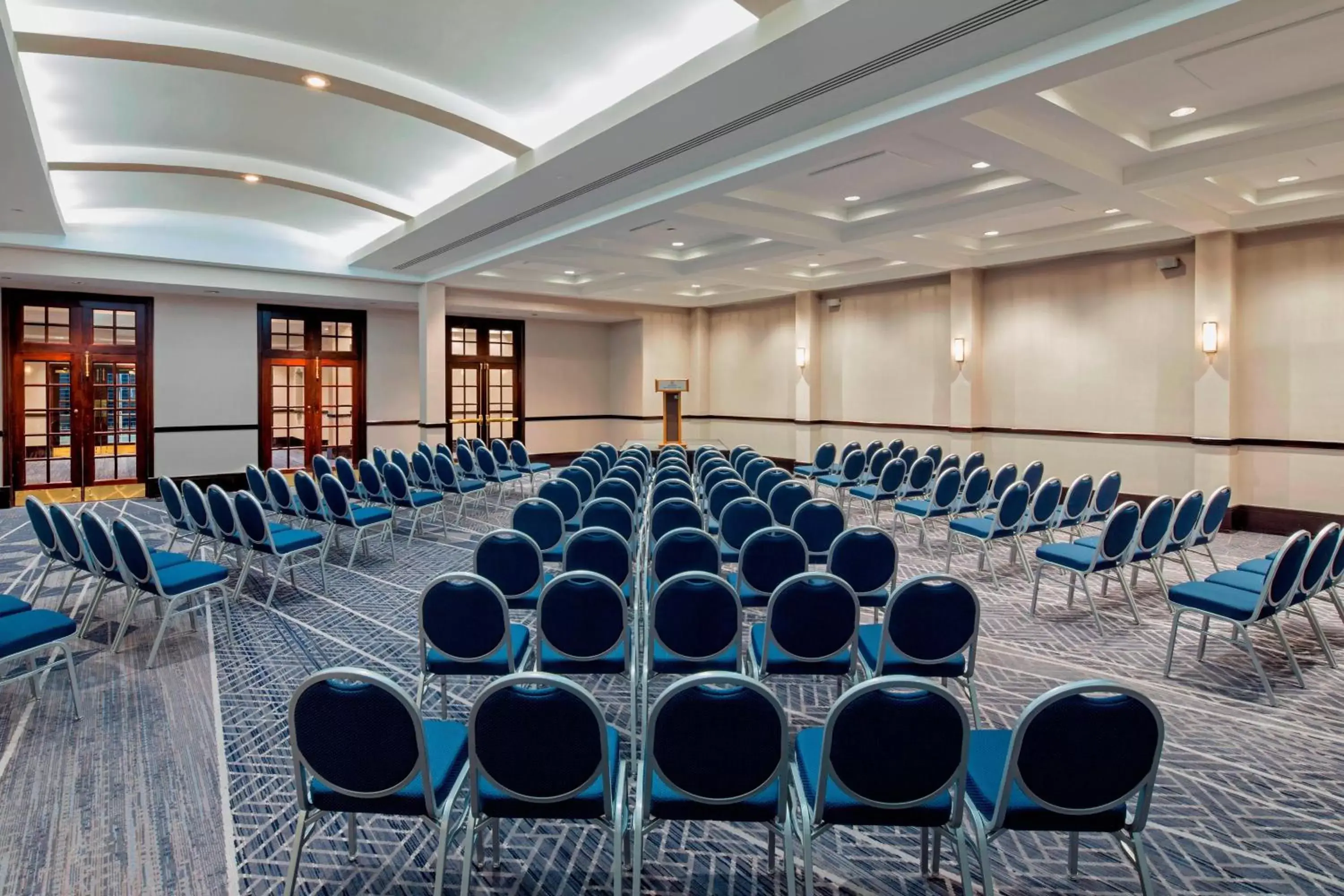 Meeting/conference room in Sheraton Norfolk Waterside Hotel
