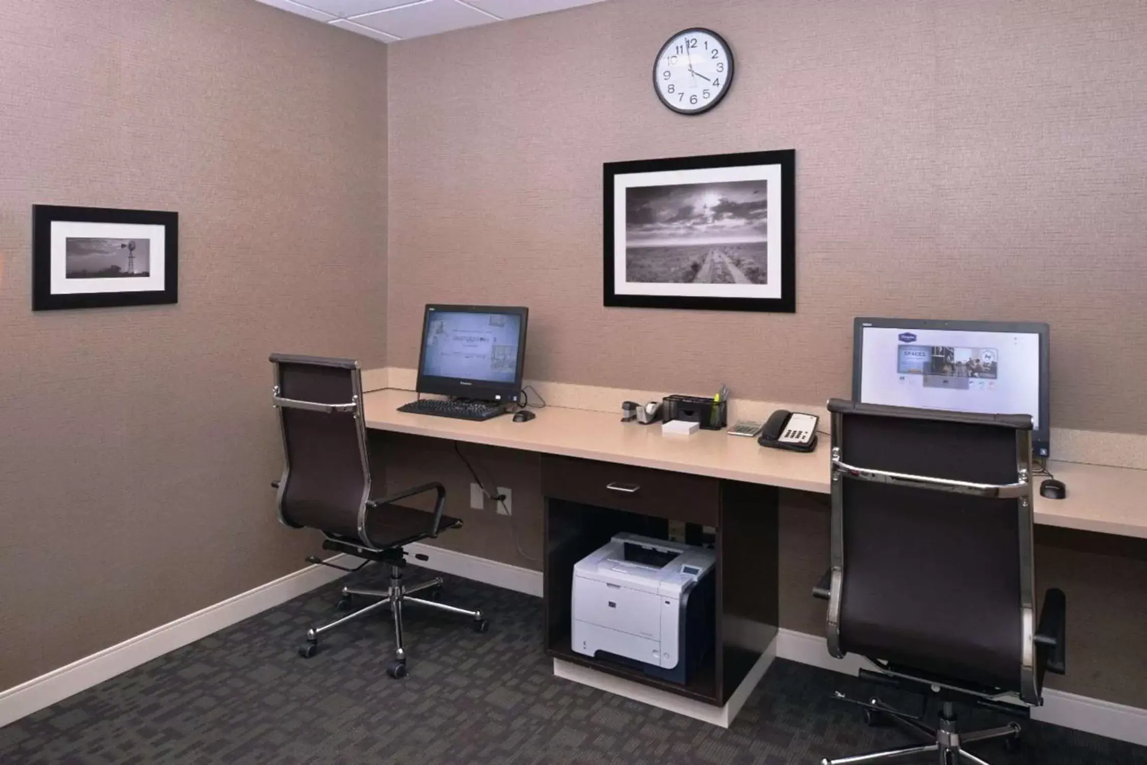 Business facilities in Hampton Inn Leavenworth