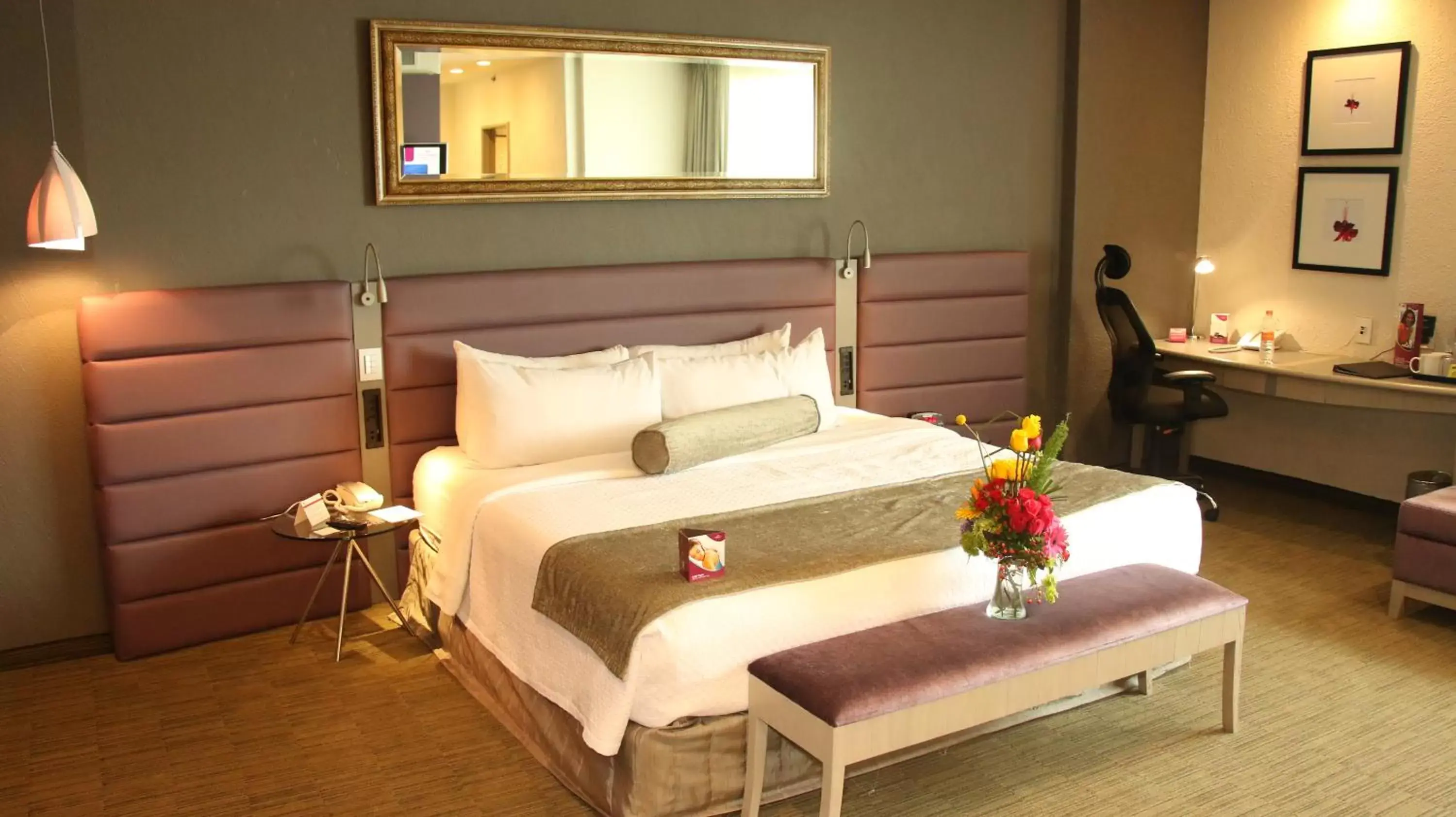 Photo of the whole room, Bed in Crowne Plaza Toluca - Lancaster, an IHG Hotel