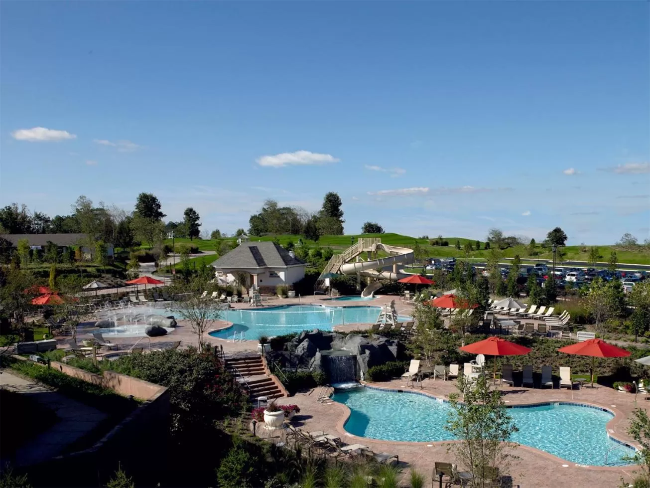 Swimming pool in Lansdowne Resort and Spa
