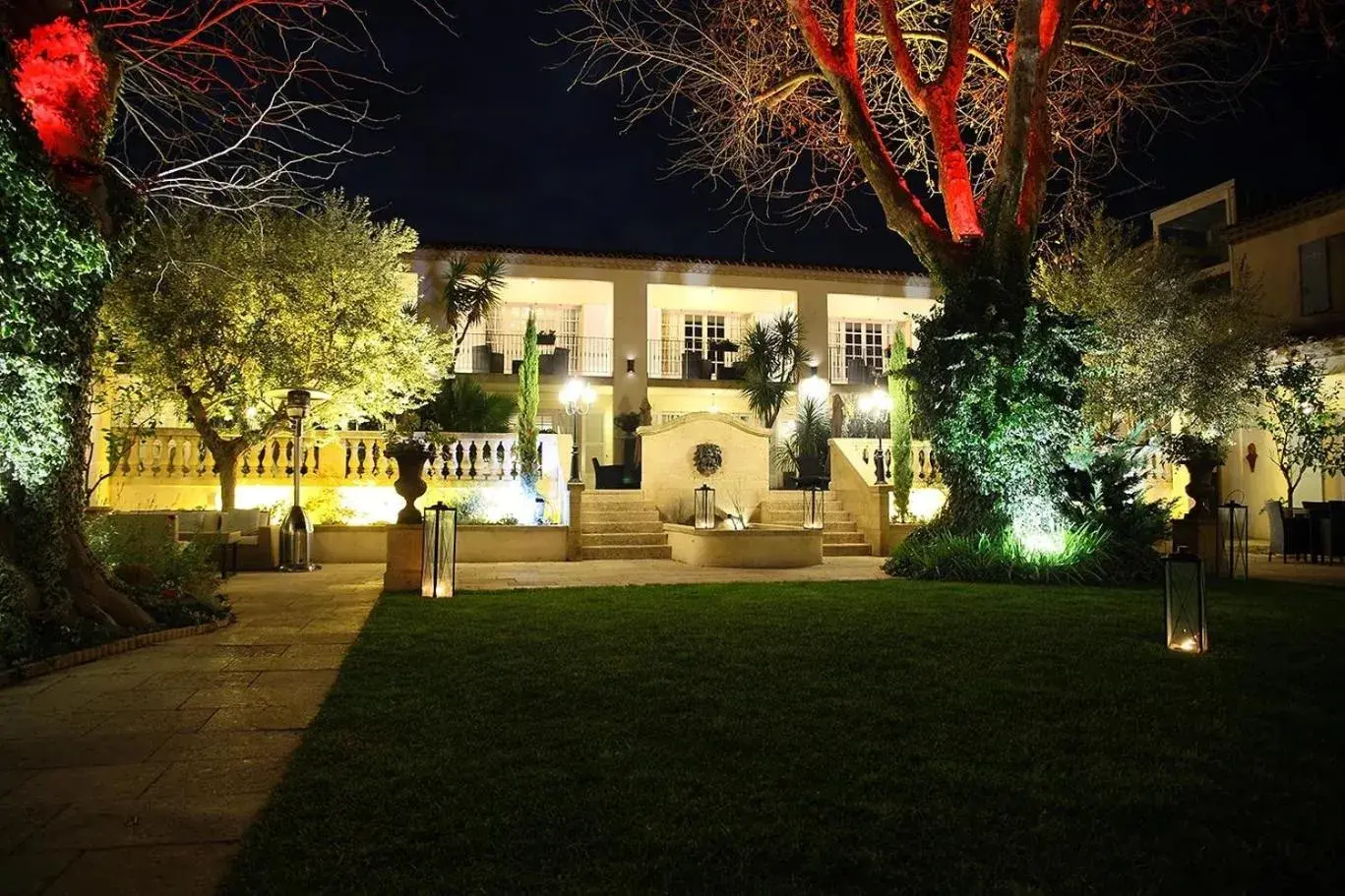 Night, Property Building in La Villa Mazarin
