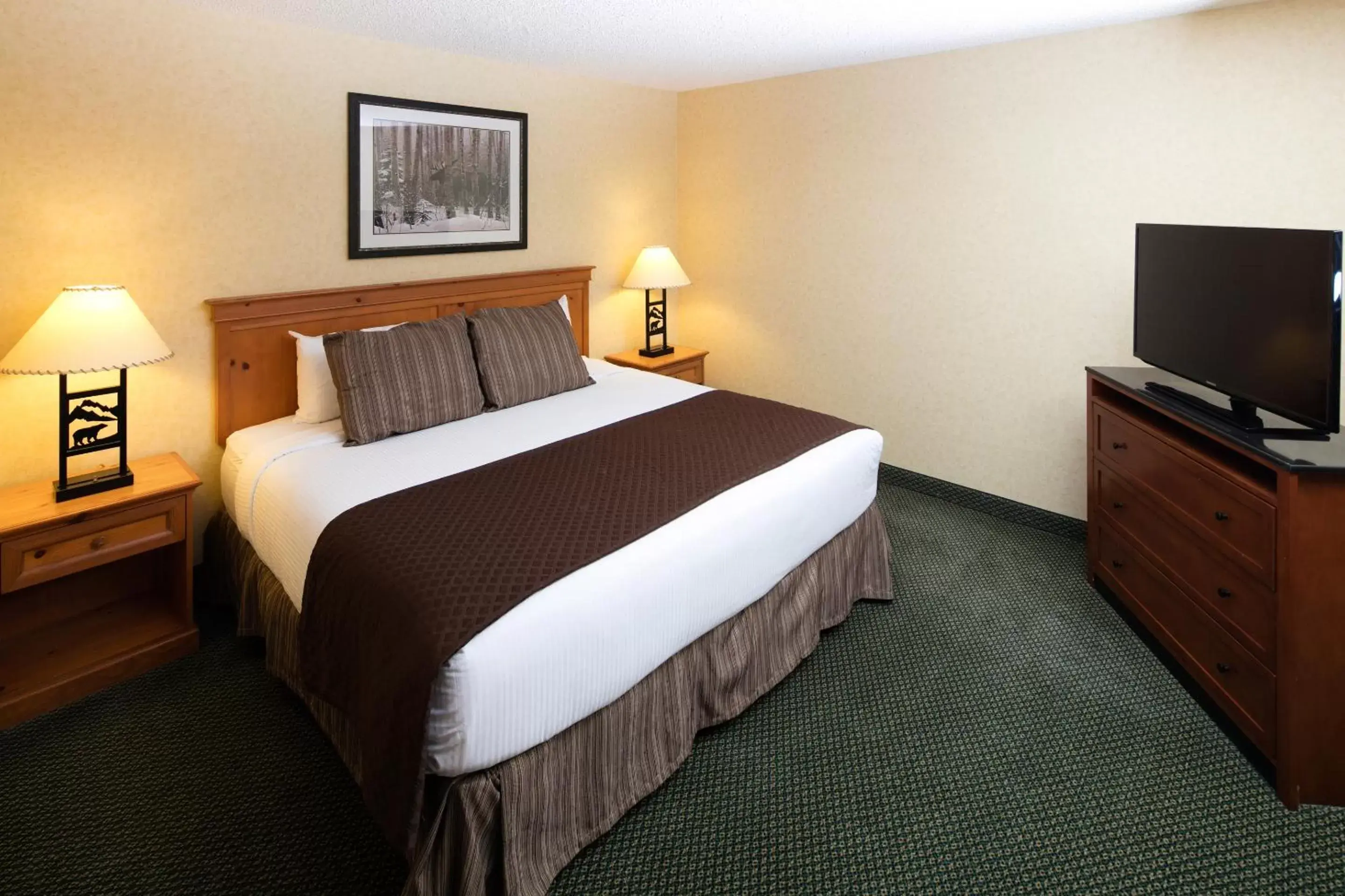 Bedroom, Bed in Red Lion Hotel Kalispell