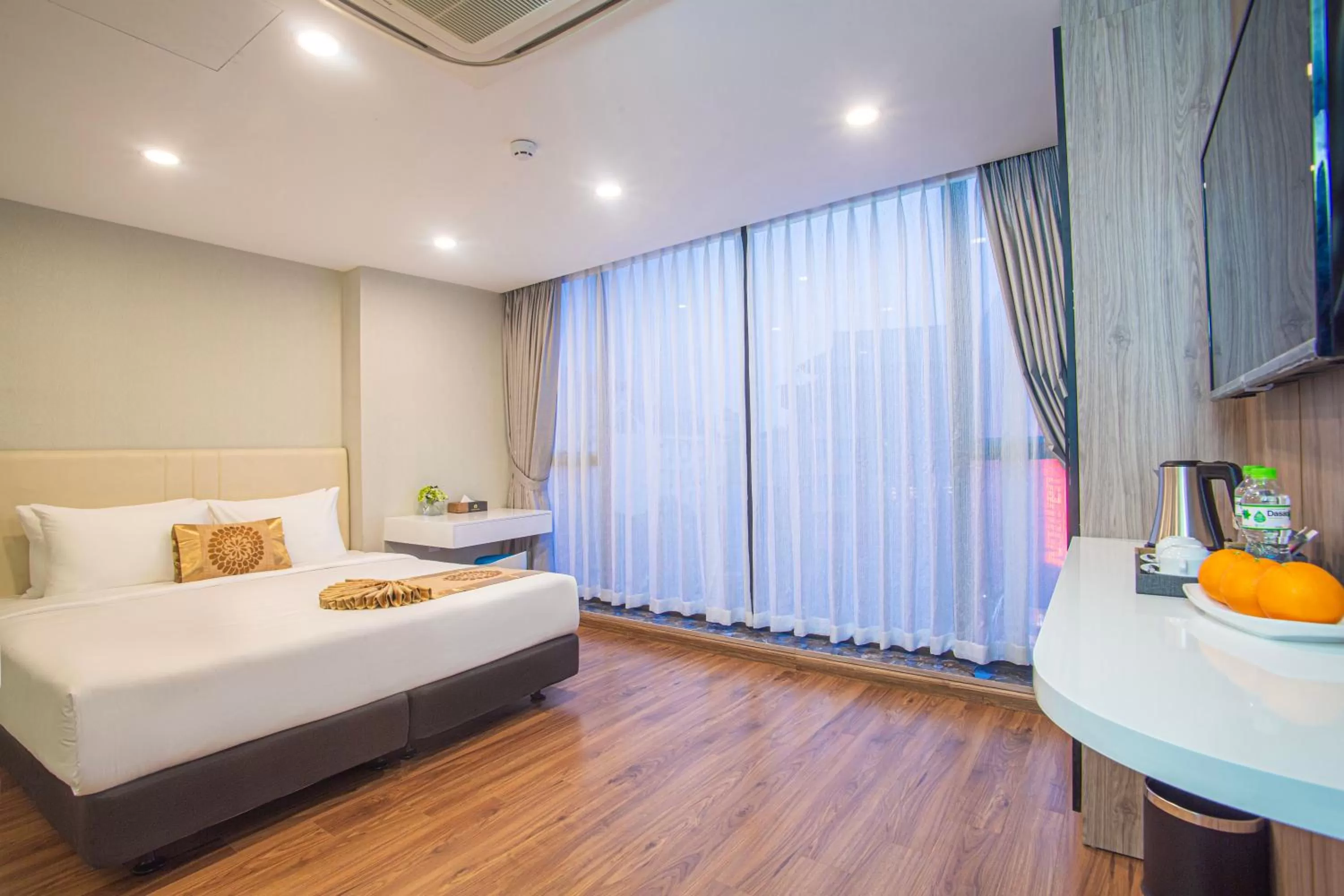 Bed in Bridge Lakeside Room For Rent Hanoi