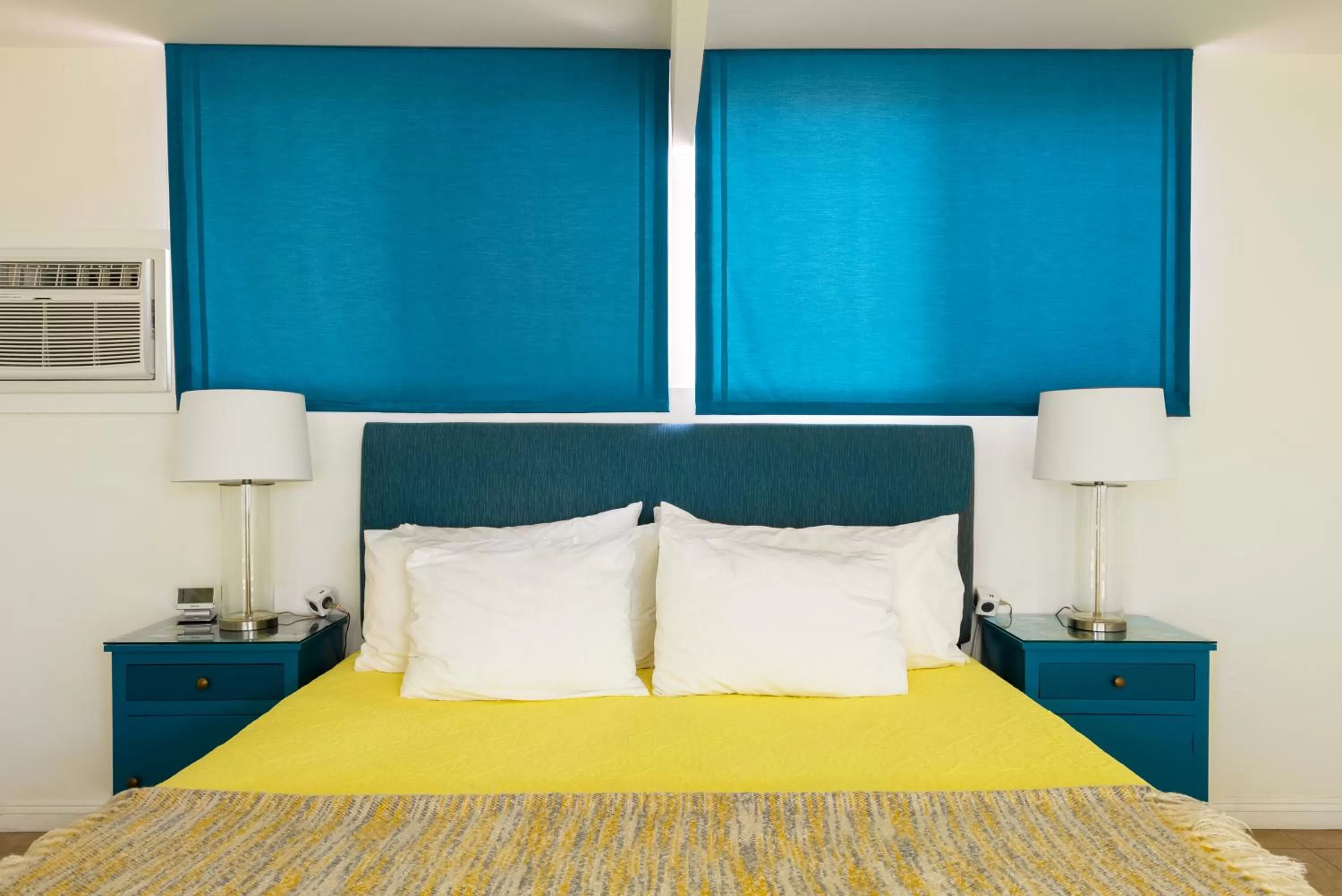 Bed in The Monkey Tree Hotel by AvantStay