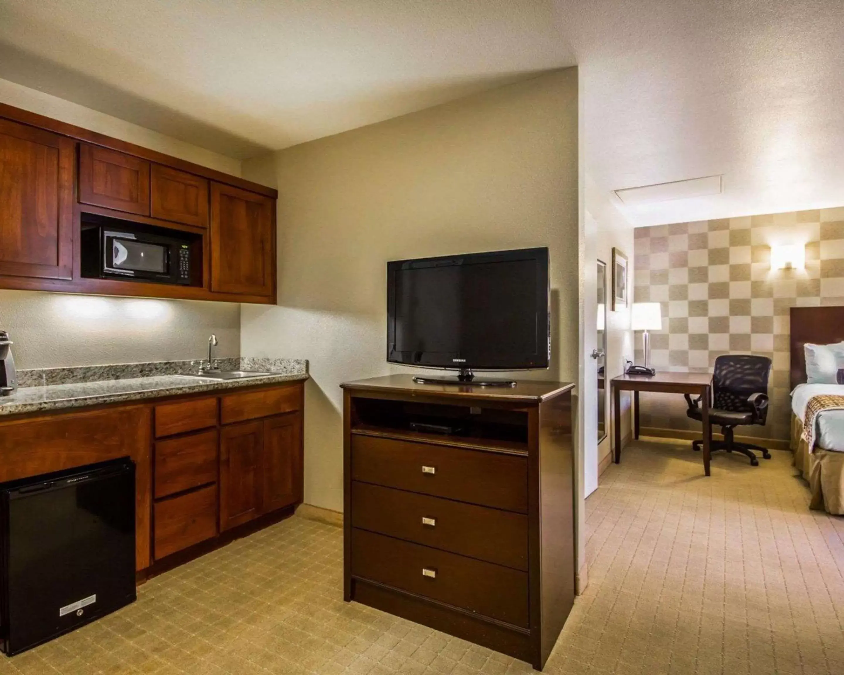Photo of the whole room, TV/Entertainment Center in Hotel Med Park, Ascend Hotel Collection