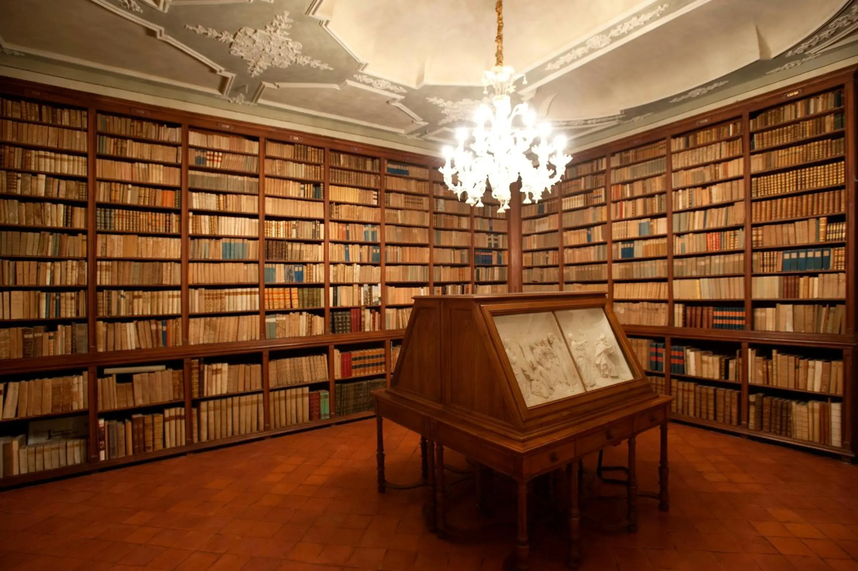 Library in Castello di Guarene