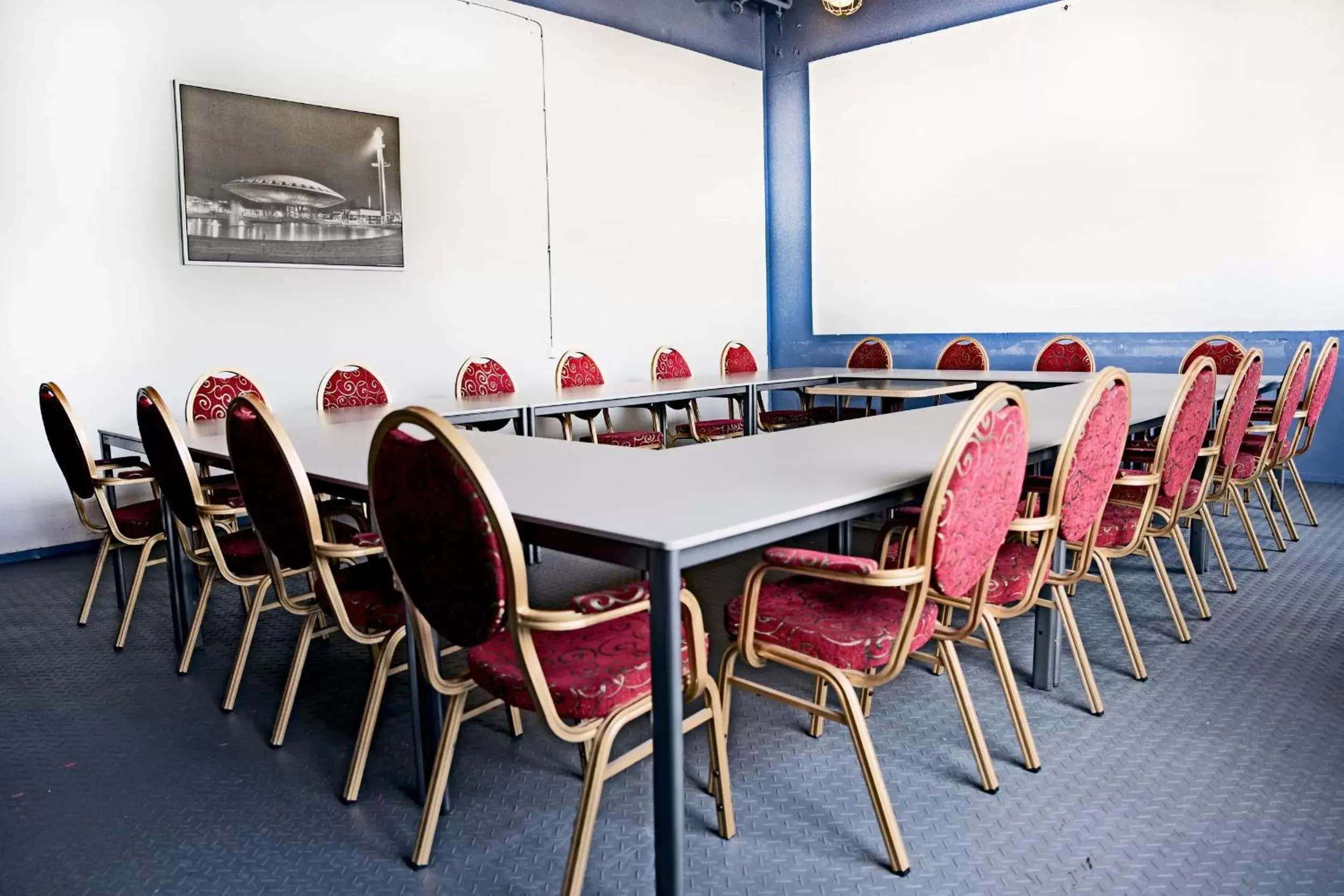 Meeting/conference room in Blue Collar Hotel
